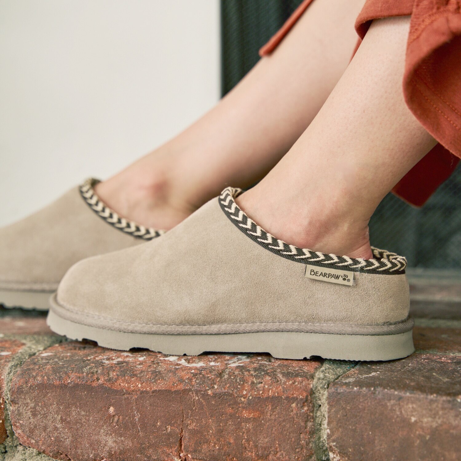 ベアパウ はっ水牛革スエード ムートン調 厚底スリッポンシューズ “タビタ”