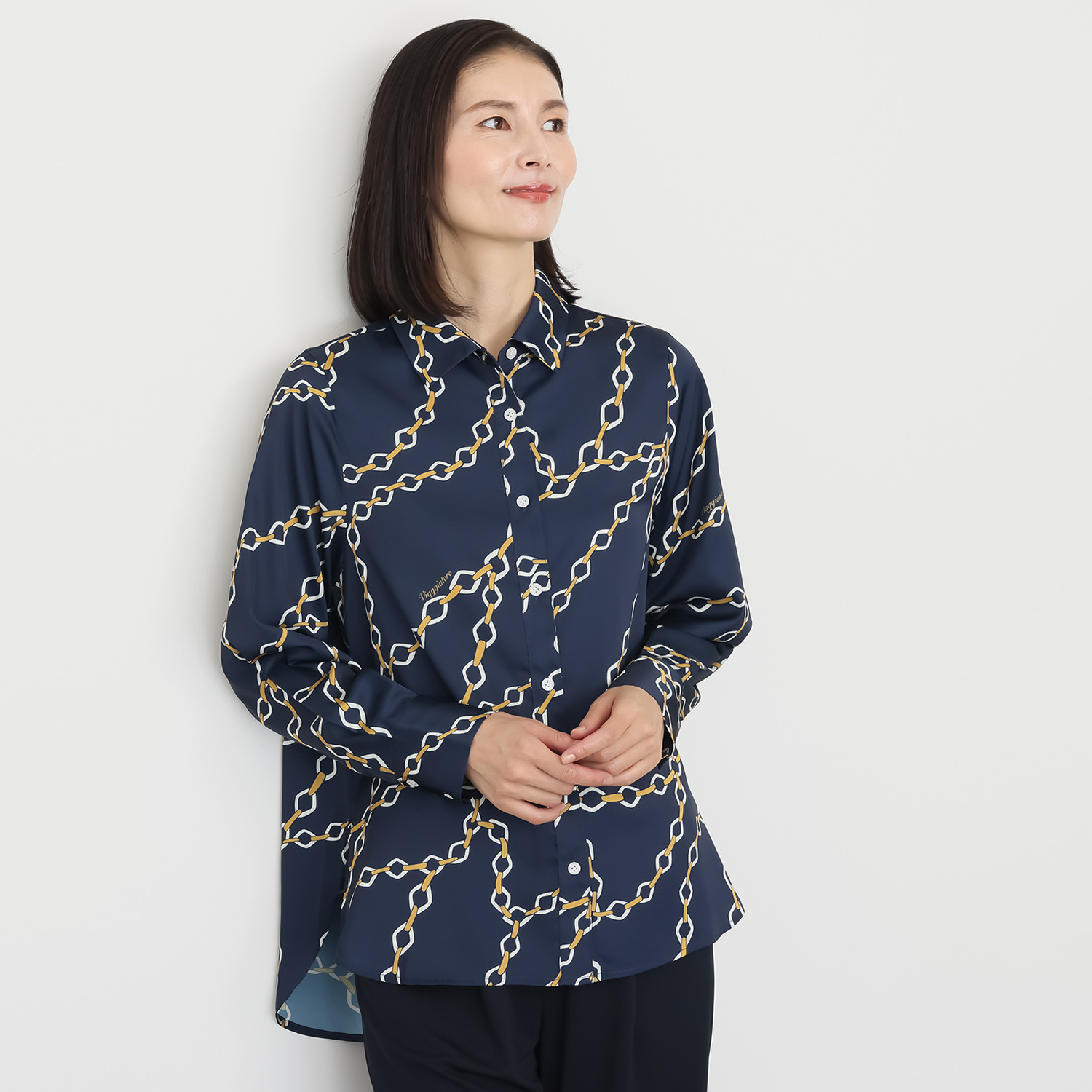 ヴィアッジャーレ ストレッチサテン チェーンプリント ロングシャツ