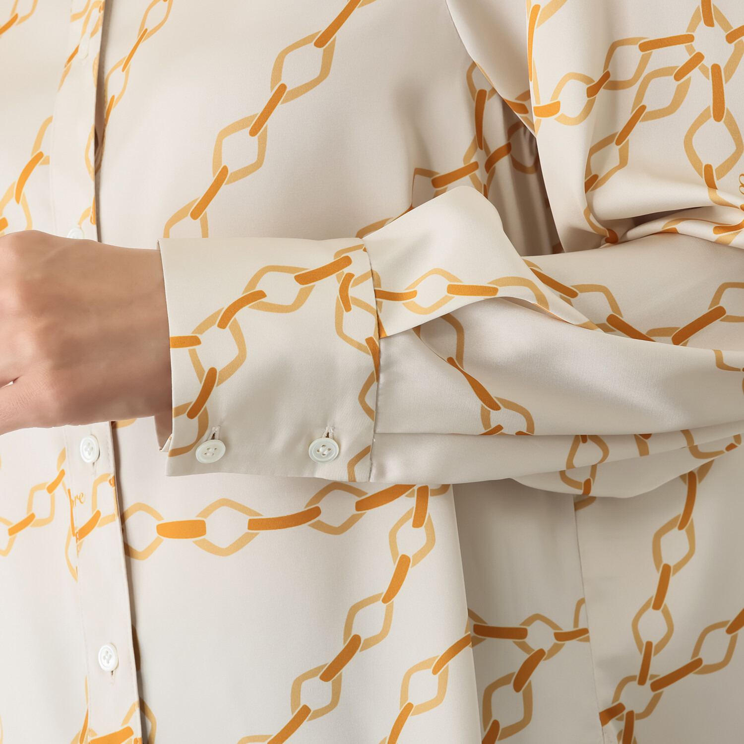 ヴィアッジャーレ ストレッチサテン チェーンプリント ロングシャツ