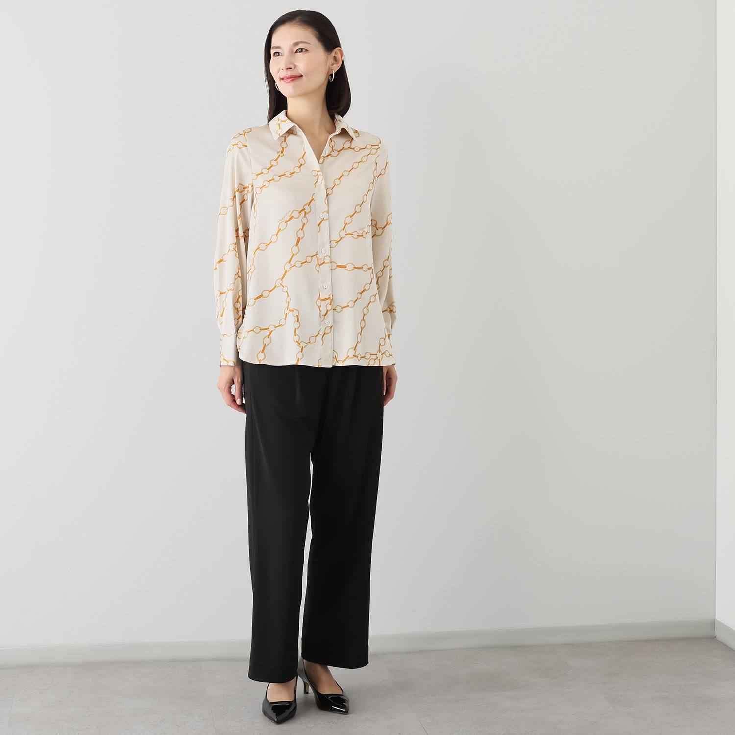 ヴィアッジャーレ ストレッチサテン チェーンプリント ロングシャツ