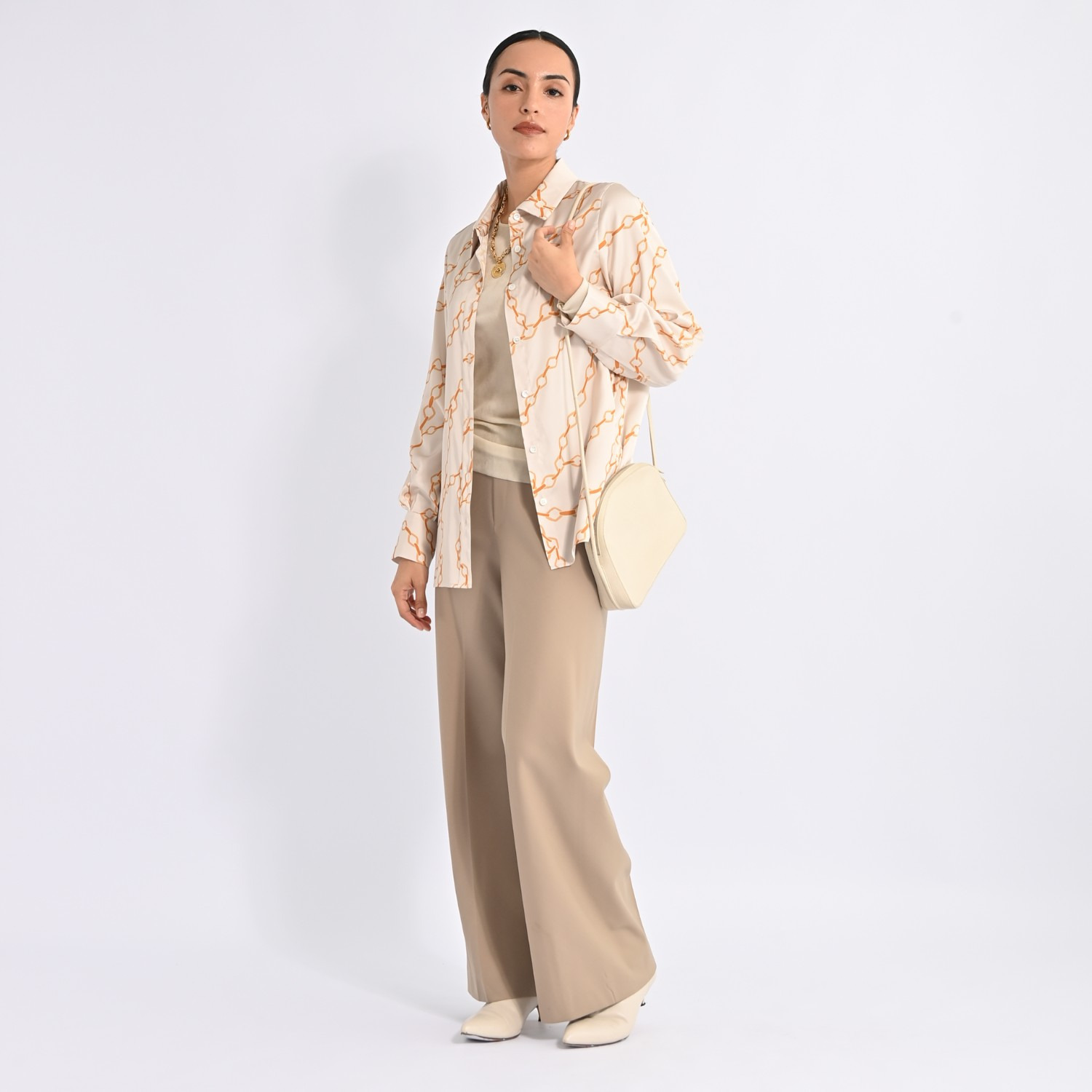 ヴィアッジャーレ ストレッチサテン チェーンプリント ロングシャツ