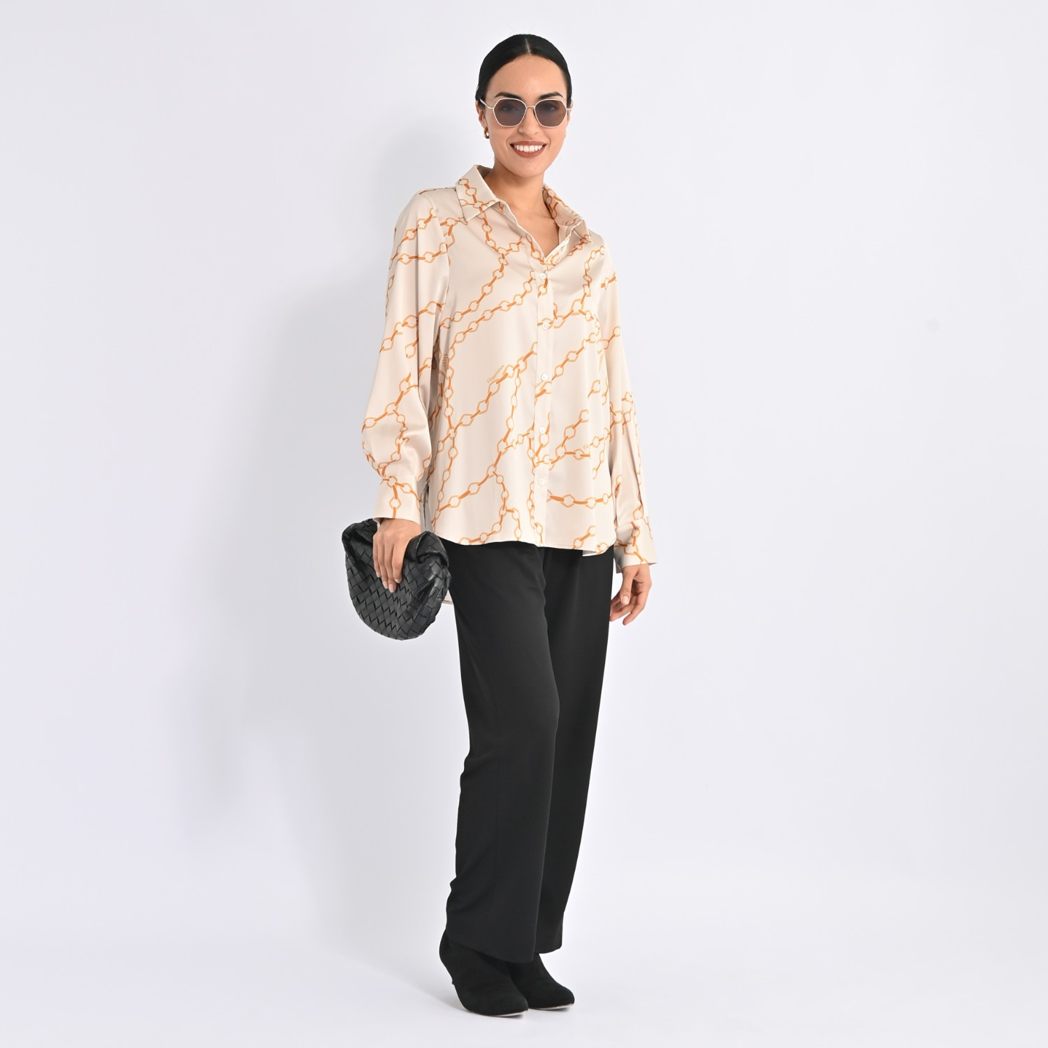 ヴィアッジャーレ ストレッチサテン チェーンプリント ロングシャツ