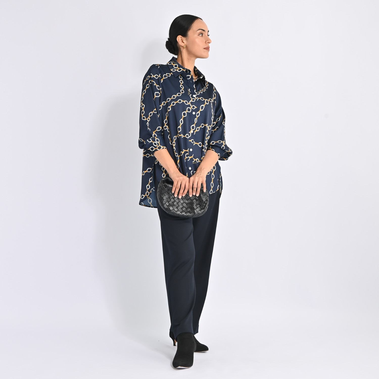 ヴィアッジャーレ ストレッチサテン チェーンプリント ロングシャツ