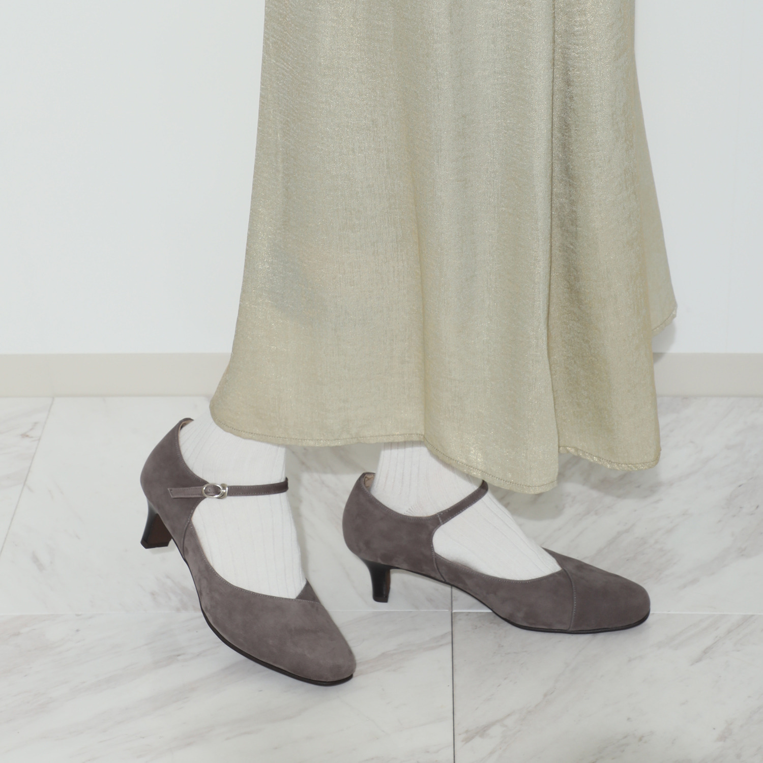 卑弥呼 “快適ウォークシリーズ” 日本製　はっ水牛革 ５ｃｍヒールパンプス