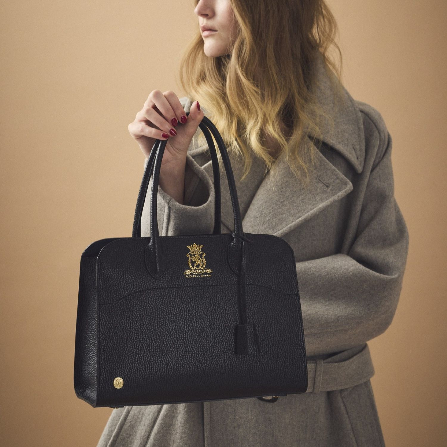 エーディーエムジェイ 牛革シュリンク型押し ニュートートバッグ