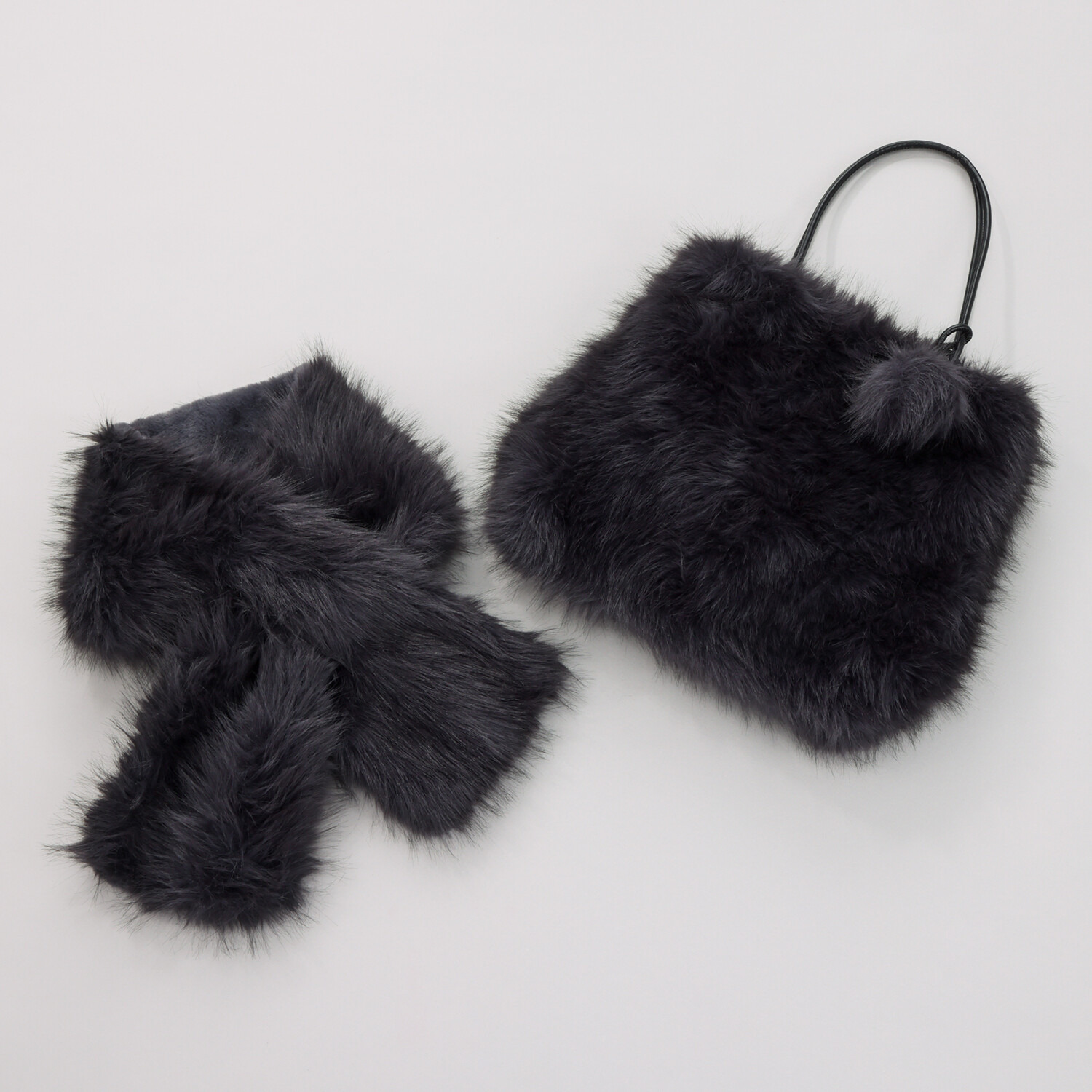 トーチ プレミアムフェイクファー 差し込みマフラー＆ ＰＯＭＰＯＭチャーム付 トートバッグ