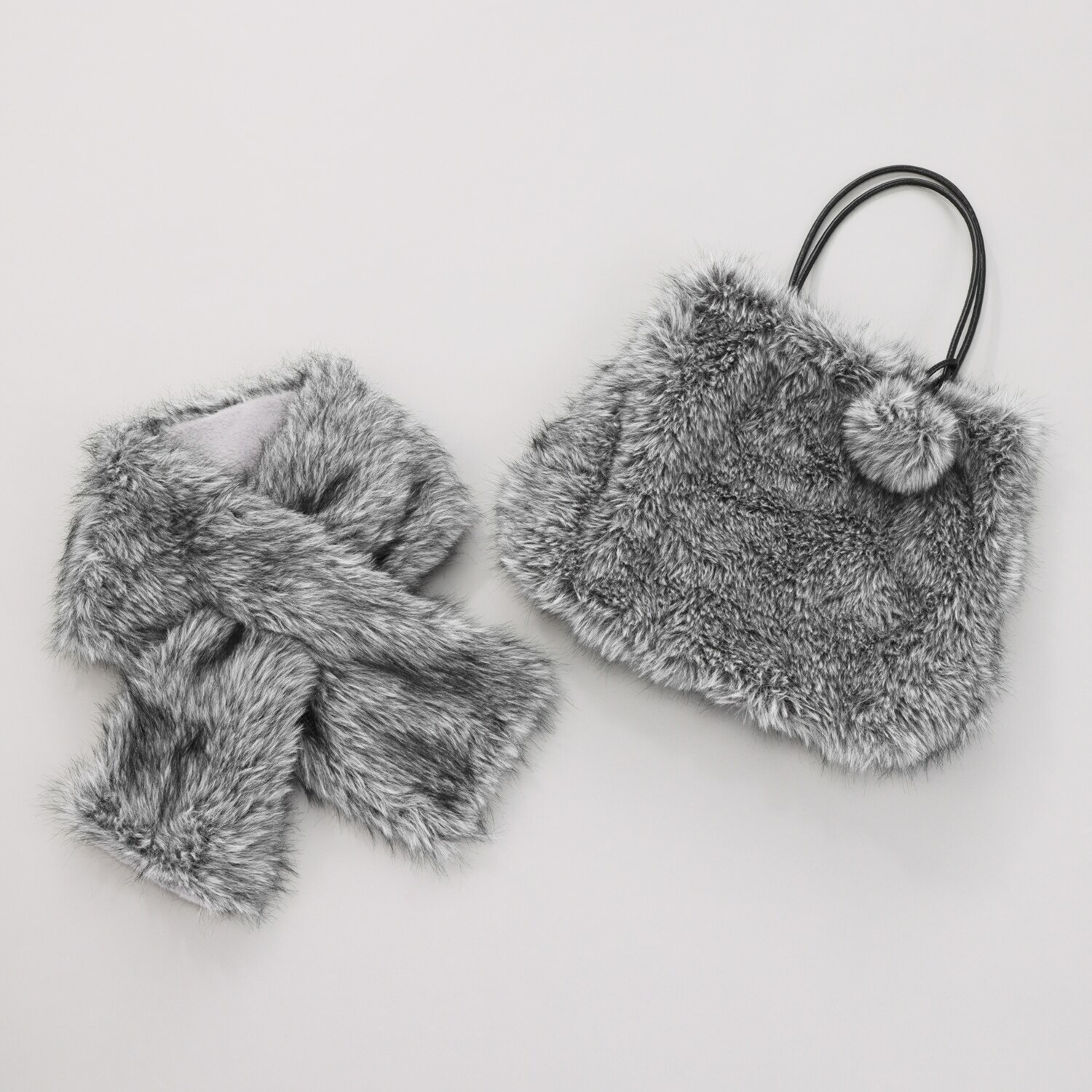 トーチ プレミアムフェイクファー 差し込みマフラー＆ ＰＯＭＰＯＭチャーム付 トートバッグ