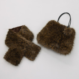 トーチ プレミアムフェイクファー 差し込みマフラー＆ ＰＯＭＰＯＭチャーム付 トートバッグ
