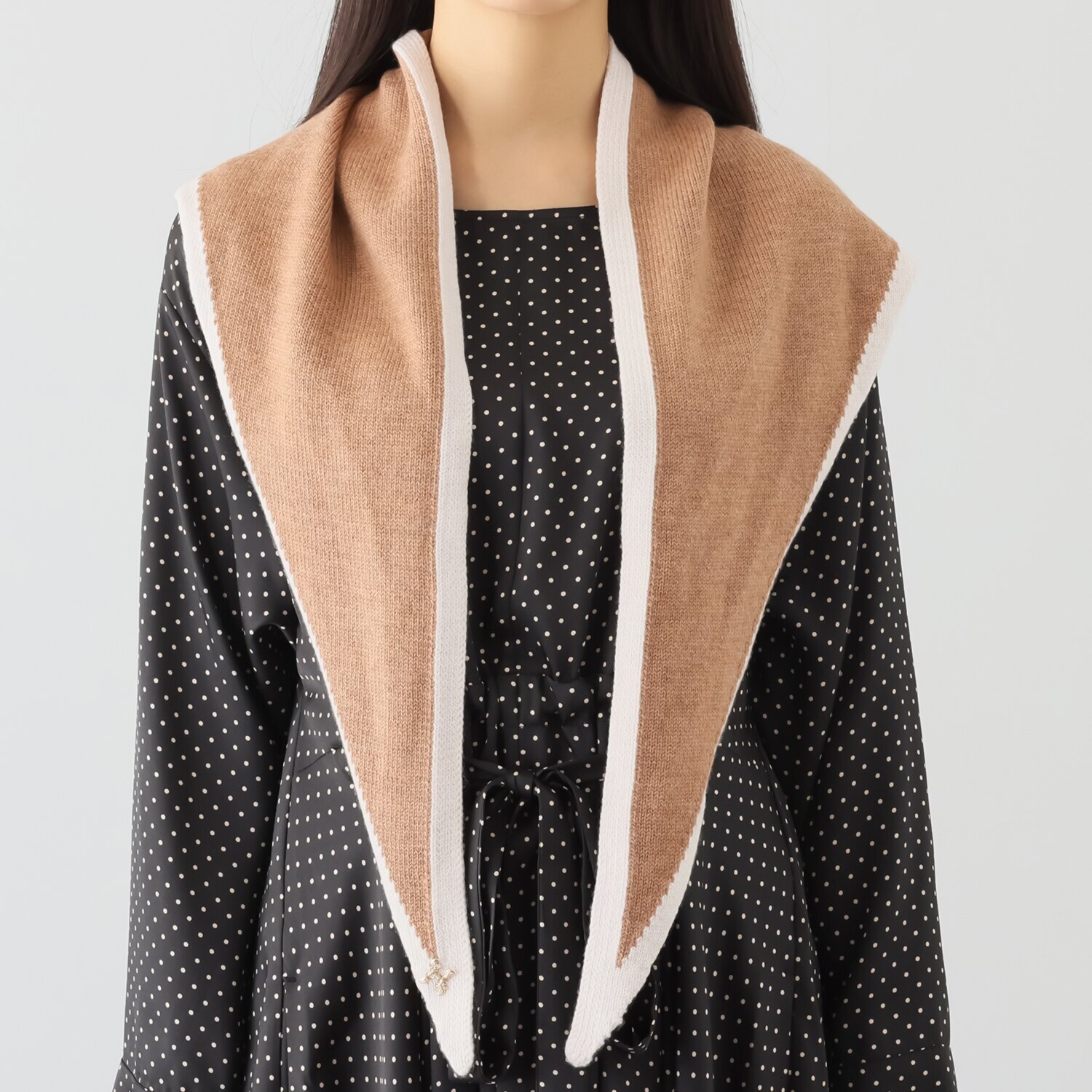 ヘ・エラ メリノウール１００％ バイカラーアクセント トライアングル ニットストール