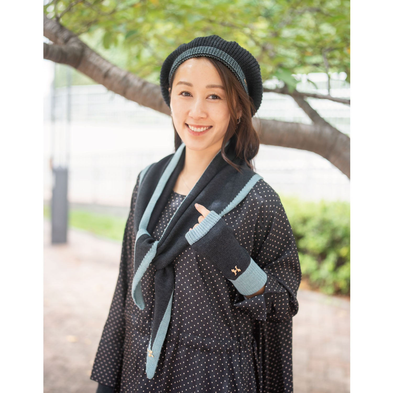 ヘ・エラ メリノウール１００％ バイカラーアクセント トライアングル ニットストール