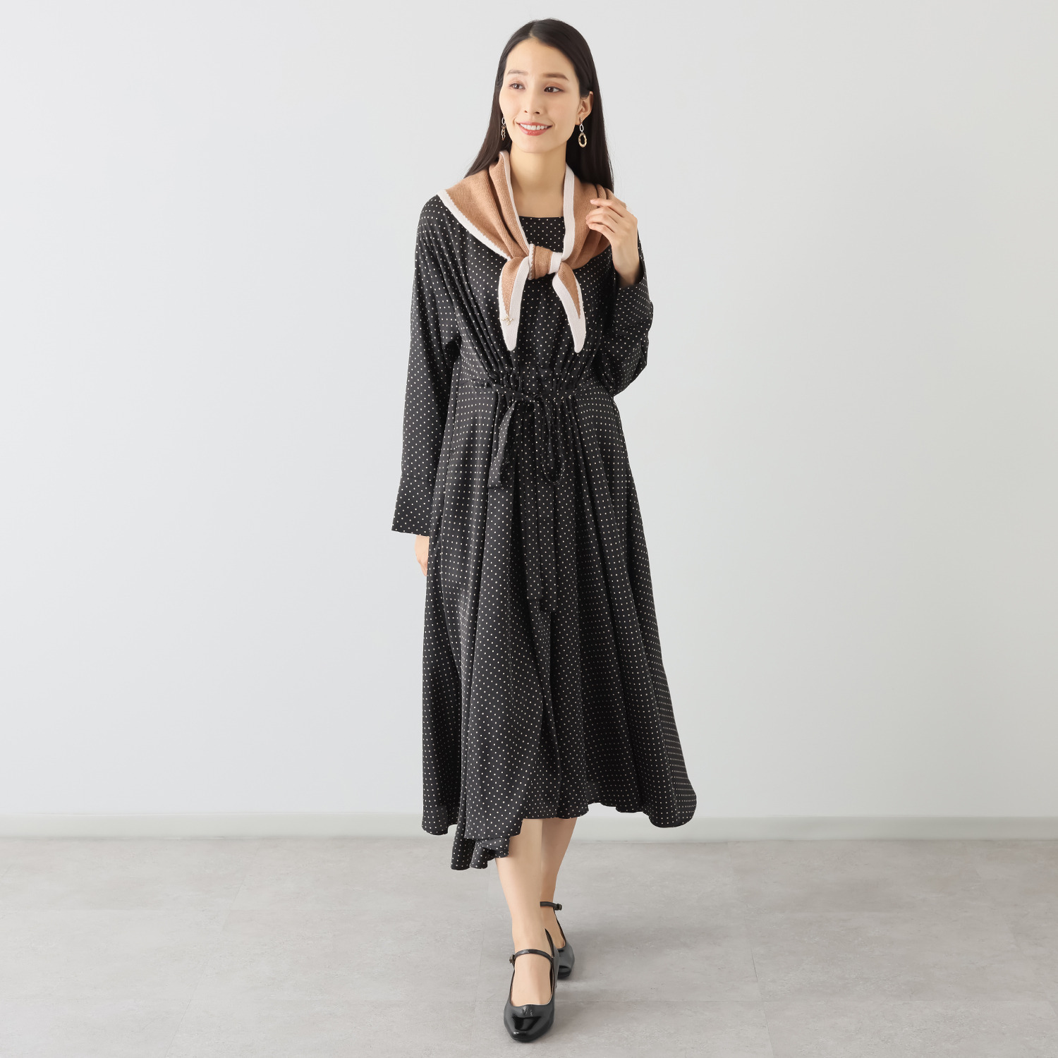 ヘ・エラ メリノウール１００％ バイカラーアクセント トライアングル ニットストール