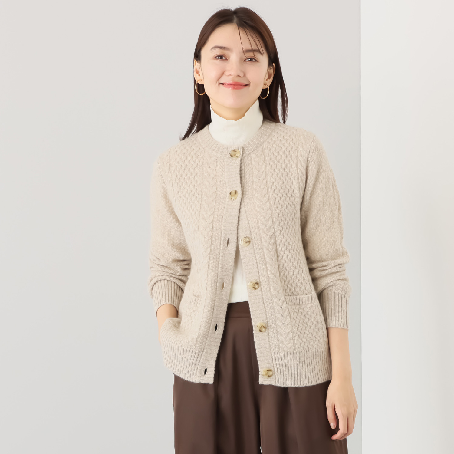 エヌエフ 自社牧場で育った ウールカシミヤ ケーブル編カーディガン