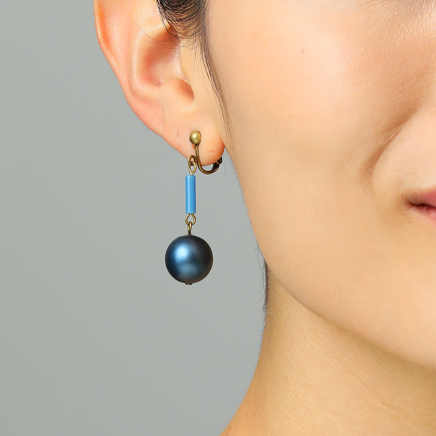 アビステ ウンゲル社 ガラスビーズ ブルームーン イヤリング／ピアス