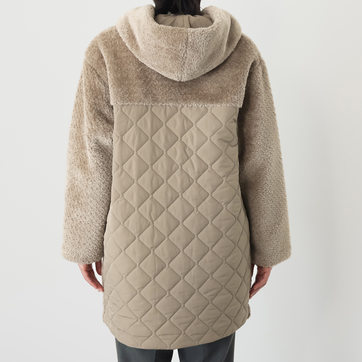 スタイル・ラヴィー キルティングアクセント 立体的なカットが新しい エコファー フーディーコート