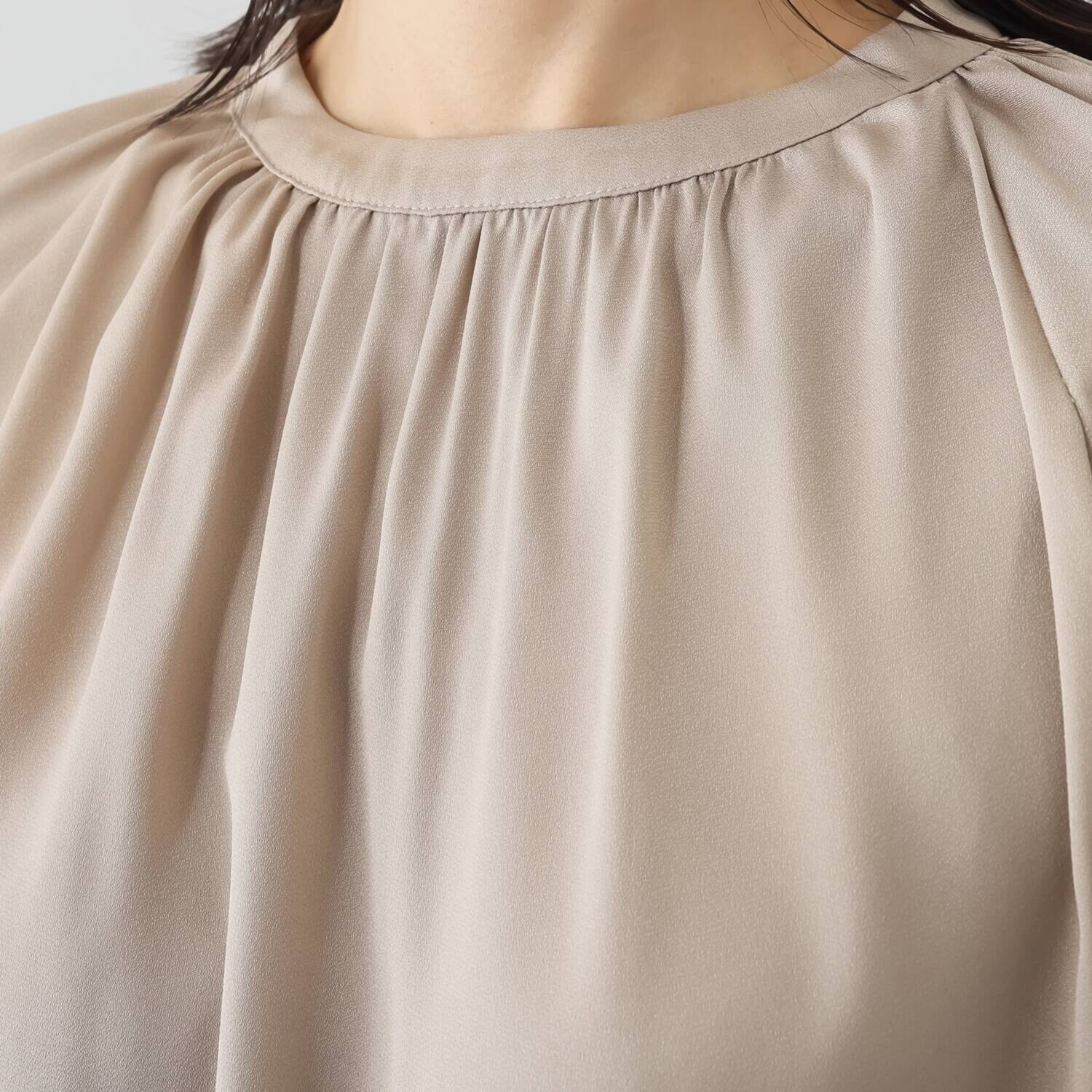 スタイル・ラヴィー プリーツ＆ ギャザーアクセント袖 バックサテンブラウス