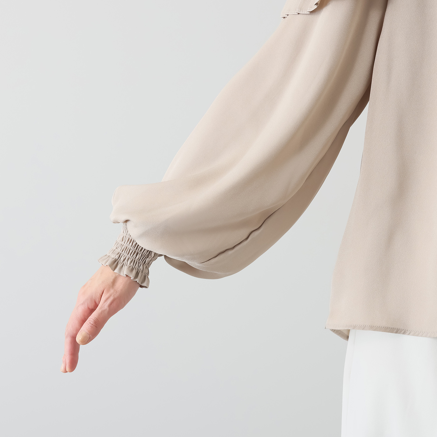 スタイル・ラヴィー プリーツ＆ ギャザーアクセント袖 バックサテンブラウス