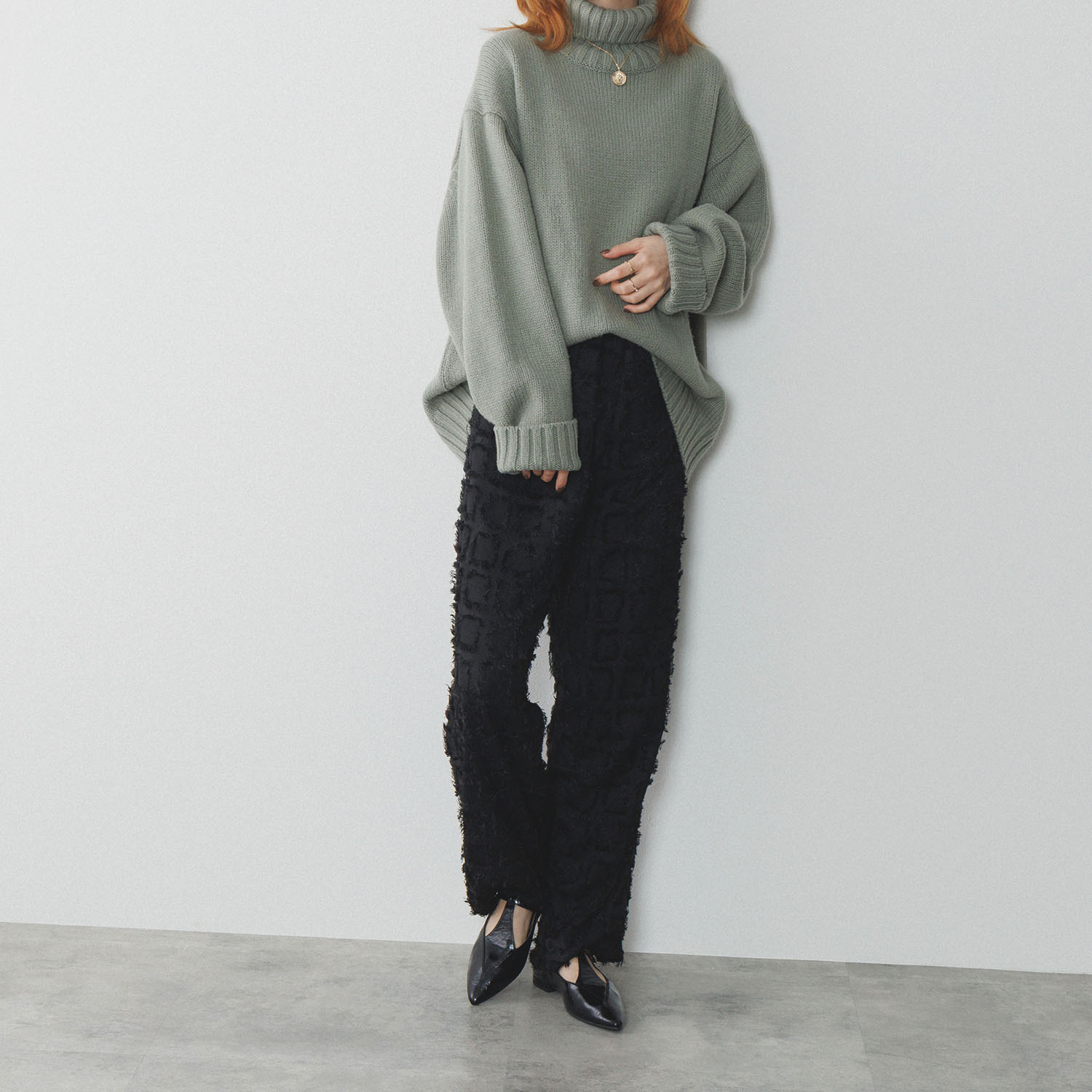 ニカル ダイヤＴストラップ フラットパンプス