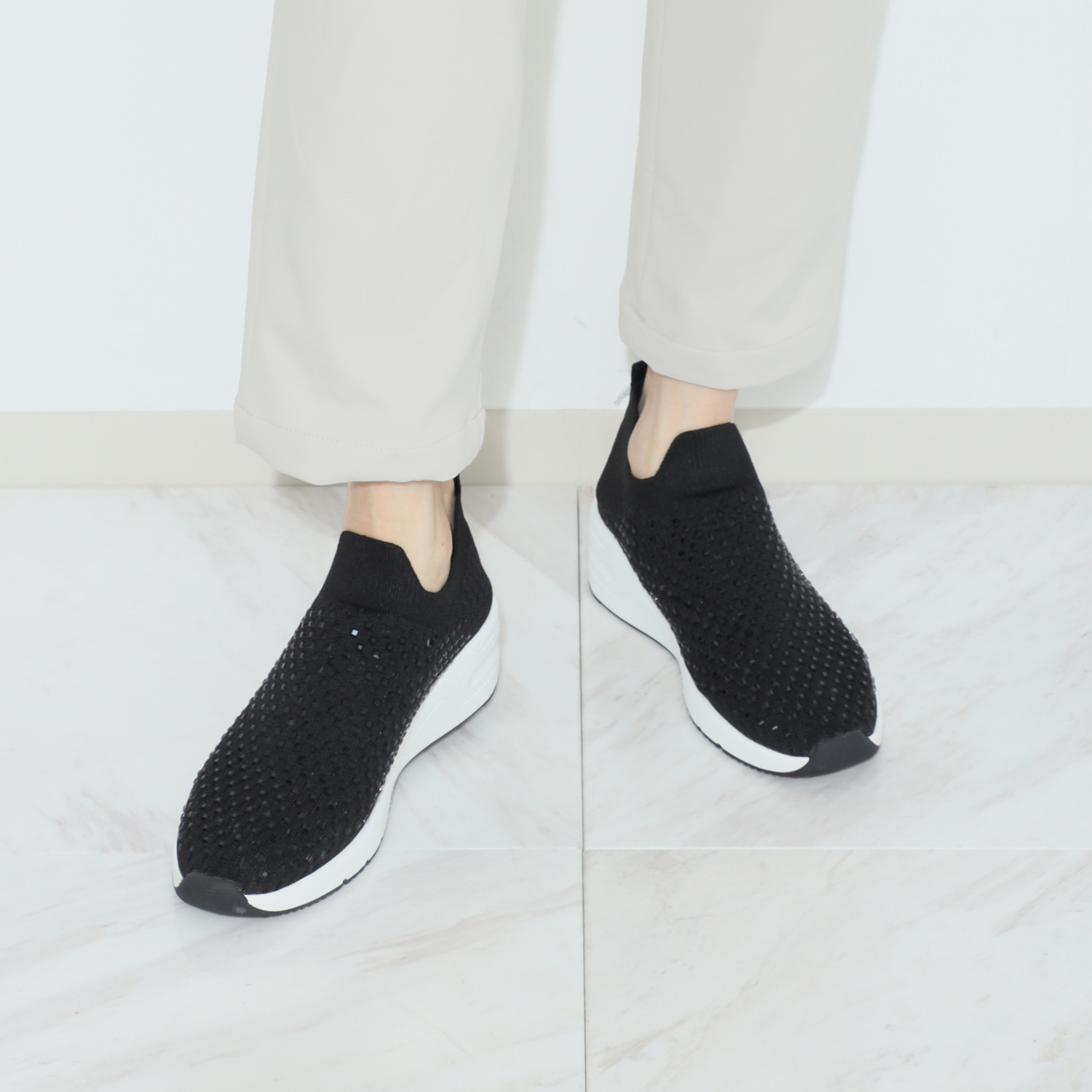 モルティ スクエアカット スパークルビジュウ ニットスニーカー