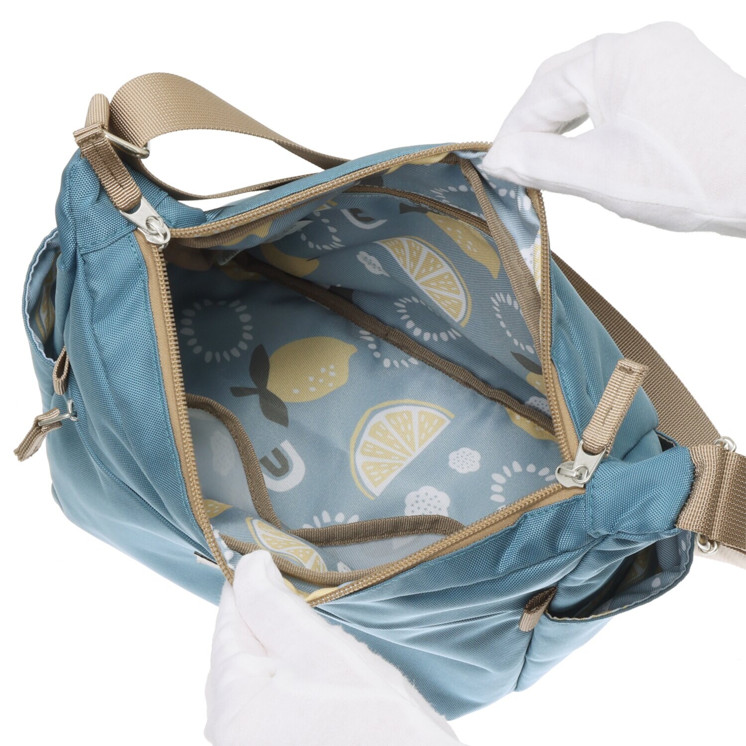 ソビア はっ水 軽量 縦型ショルダーバッグ