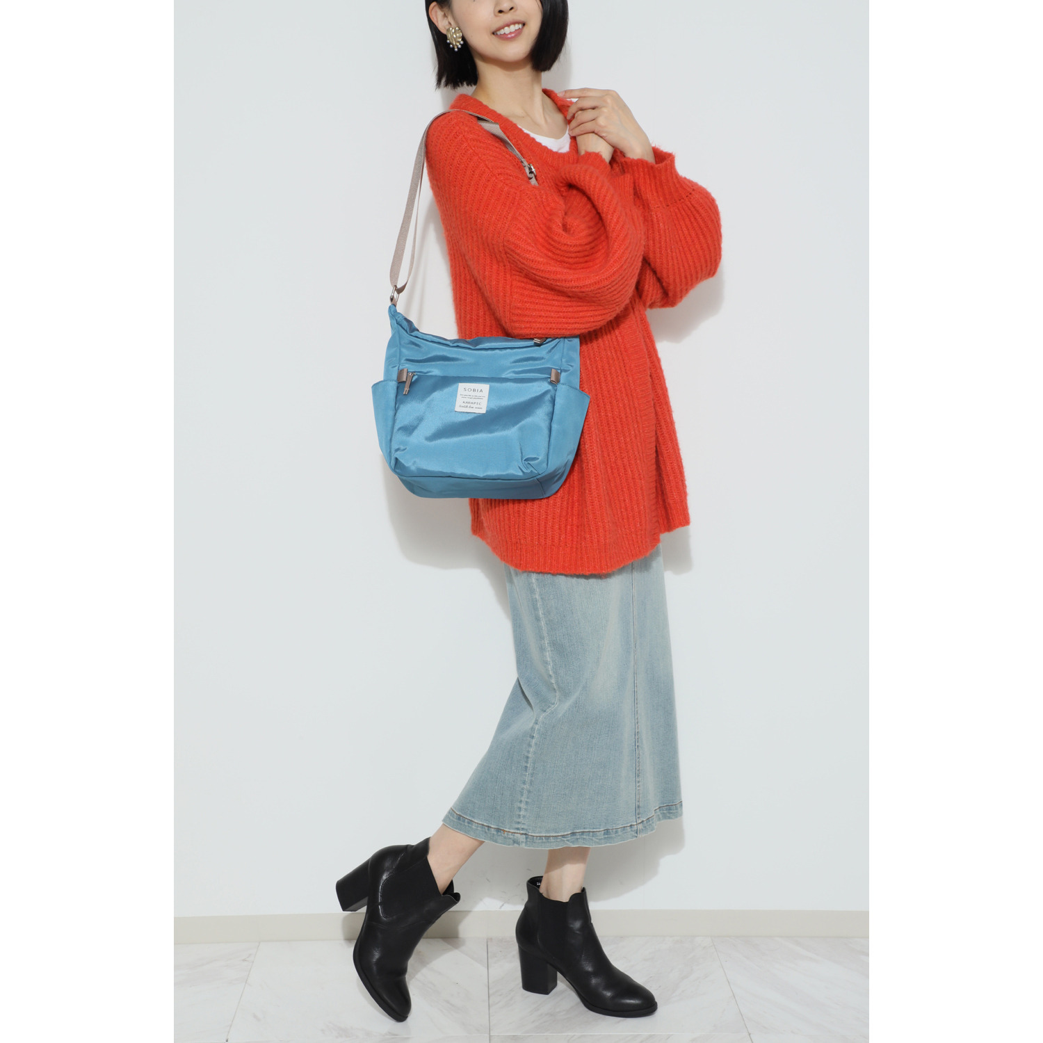 ソビア はっ水 軽量 縦型ショルダーバッグ