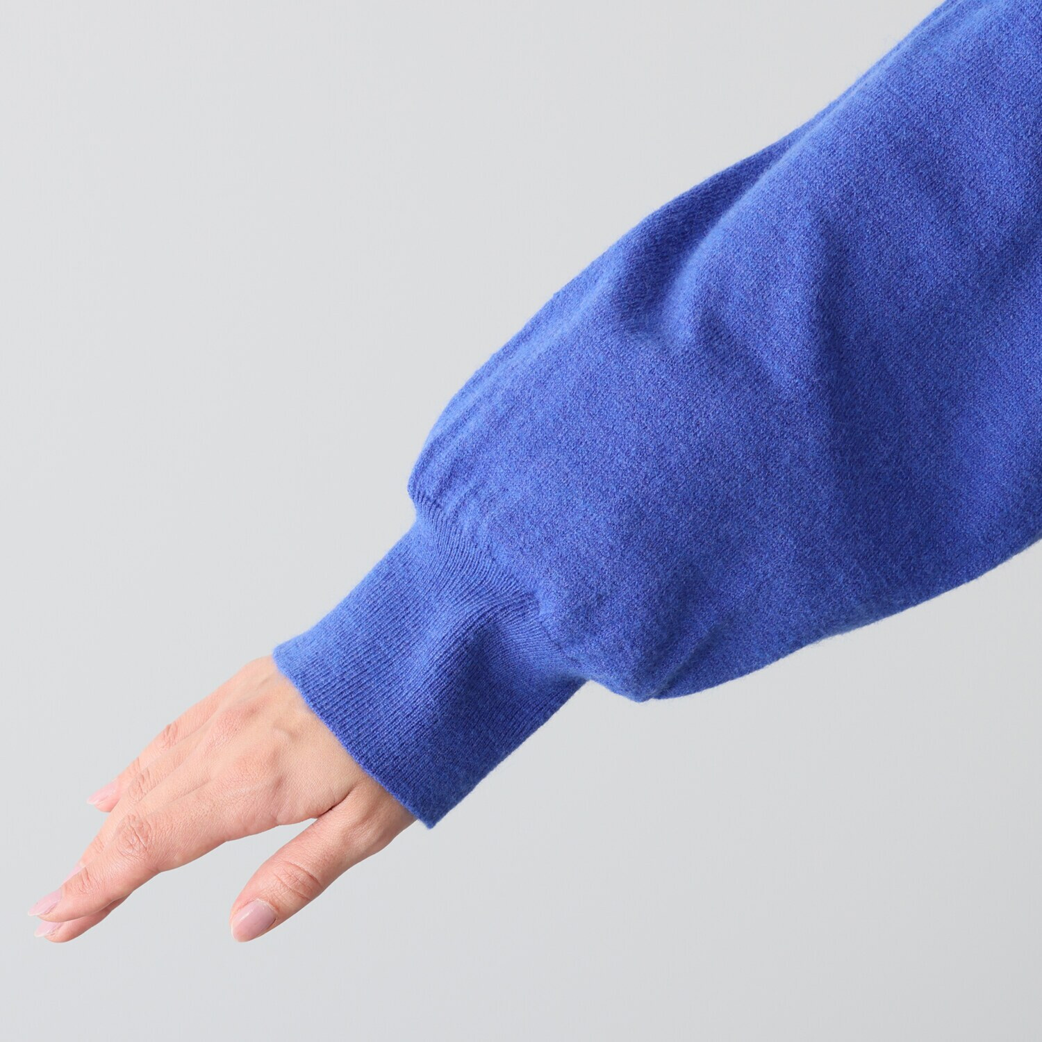 クワンティシ ストライプカフス付 オフタートル ニットプルオーバー