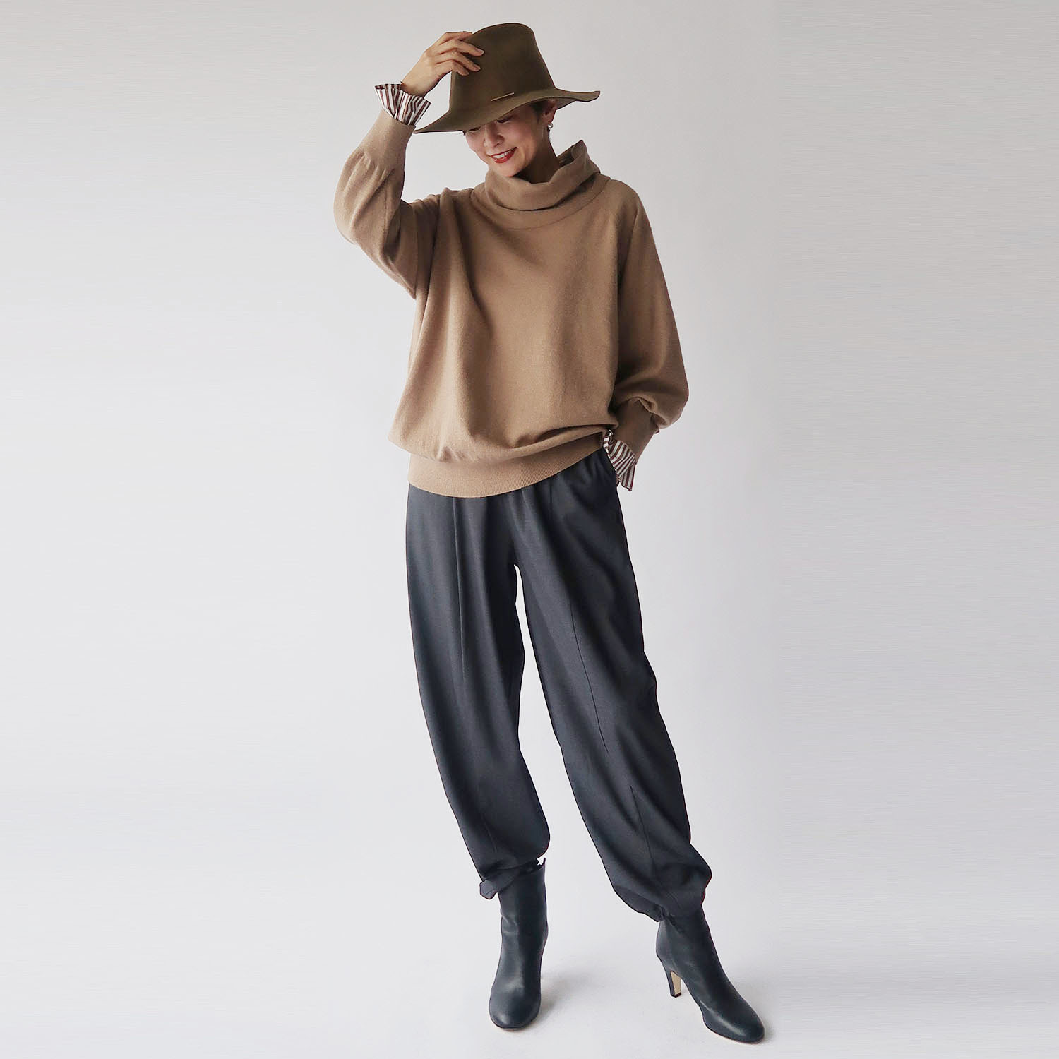 クワンティシ ストライプカフス付 オフタートル ニットプルオーバー