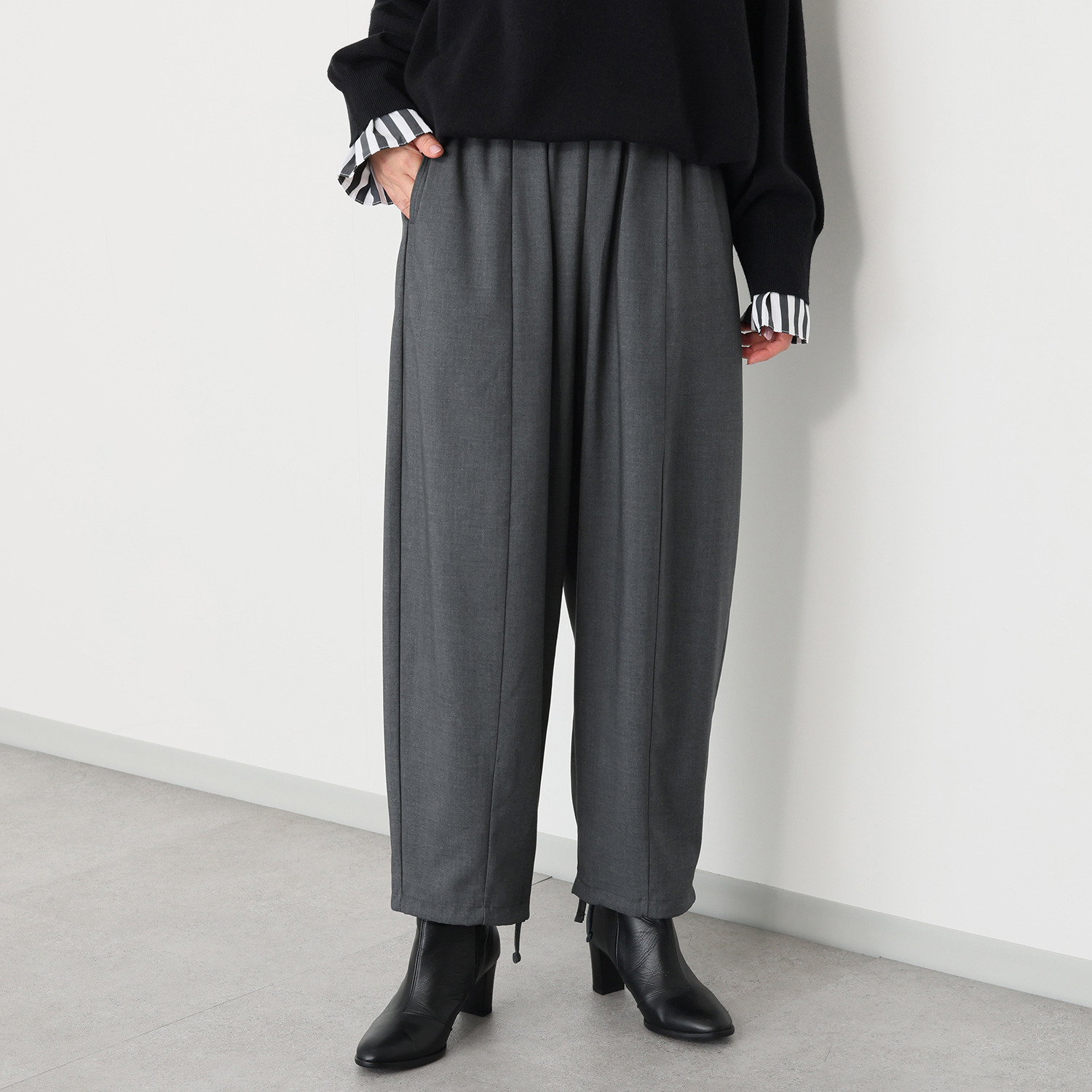 クワンティシ カーブシルエット イージーパンツ