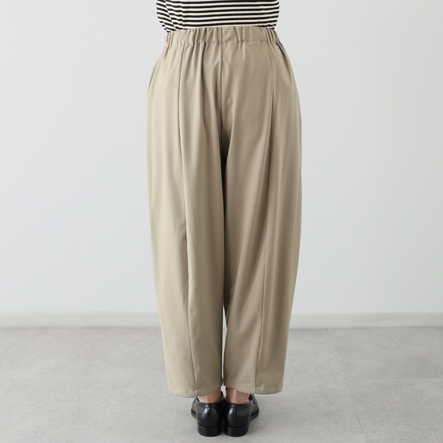 クワンティシ カーブシルエット イージーパンツ