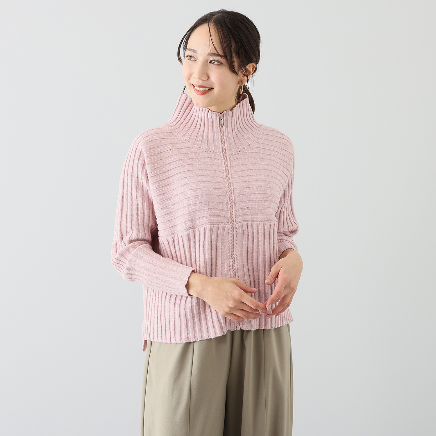 クワンティシ フロントジップ ニットブルゾン