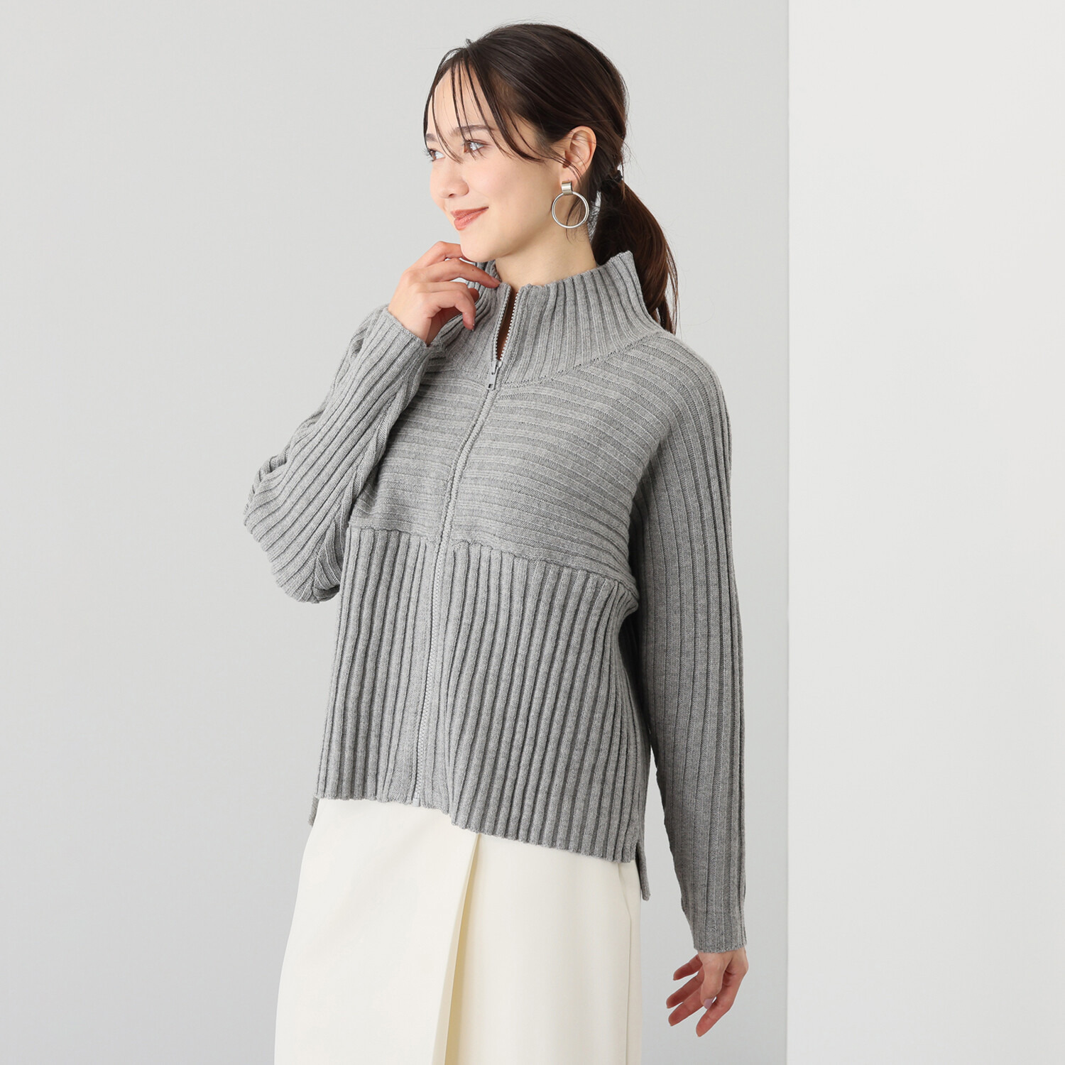 クワンティシ フロントジップ ニットブルゾン