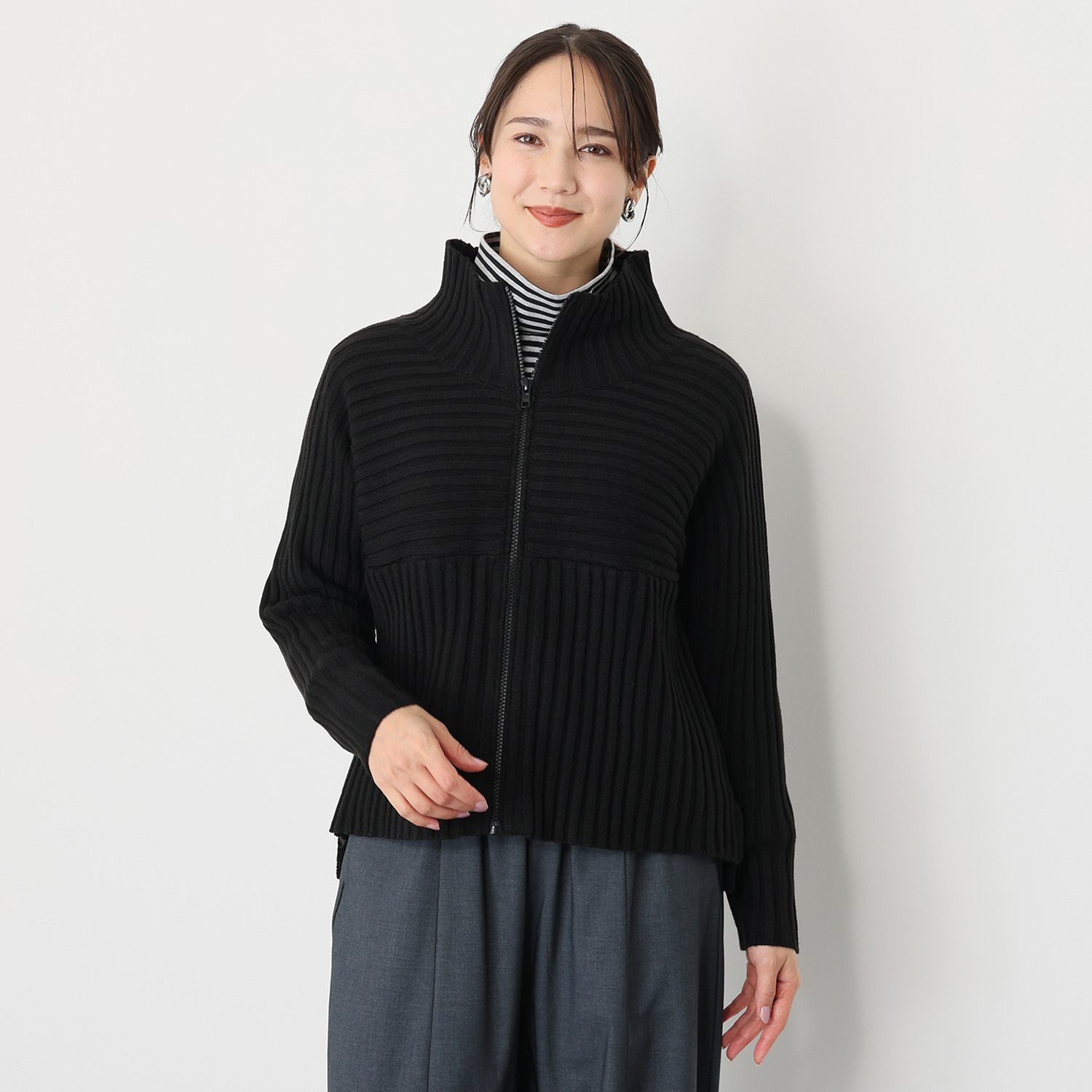 クワンティシ フロントジップ ニットブルゾン