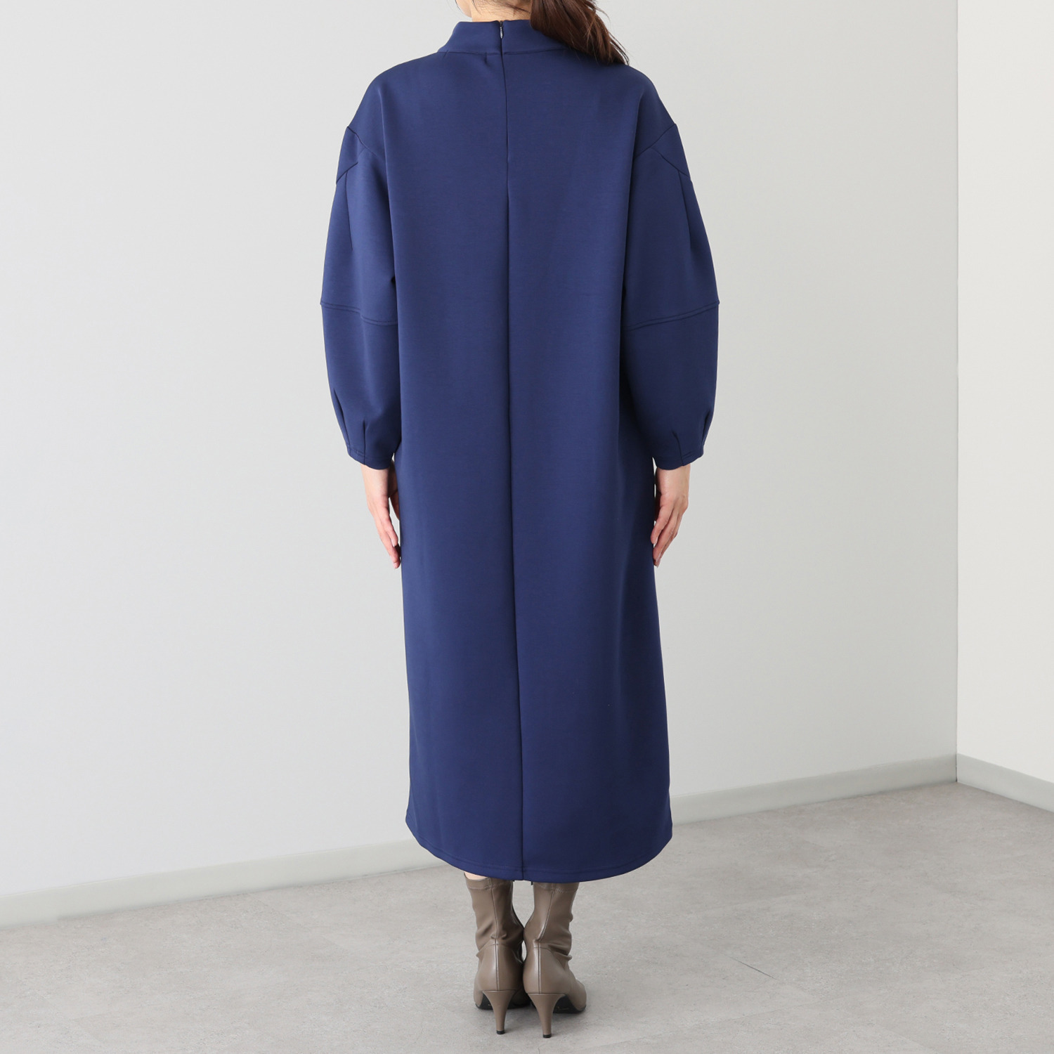 クワンティシ ストレッチポンチ ロングワンピース