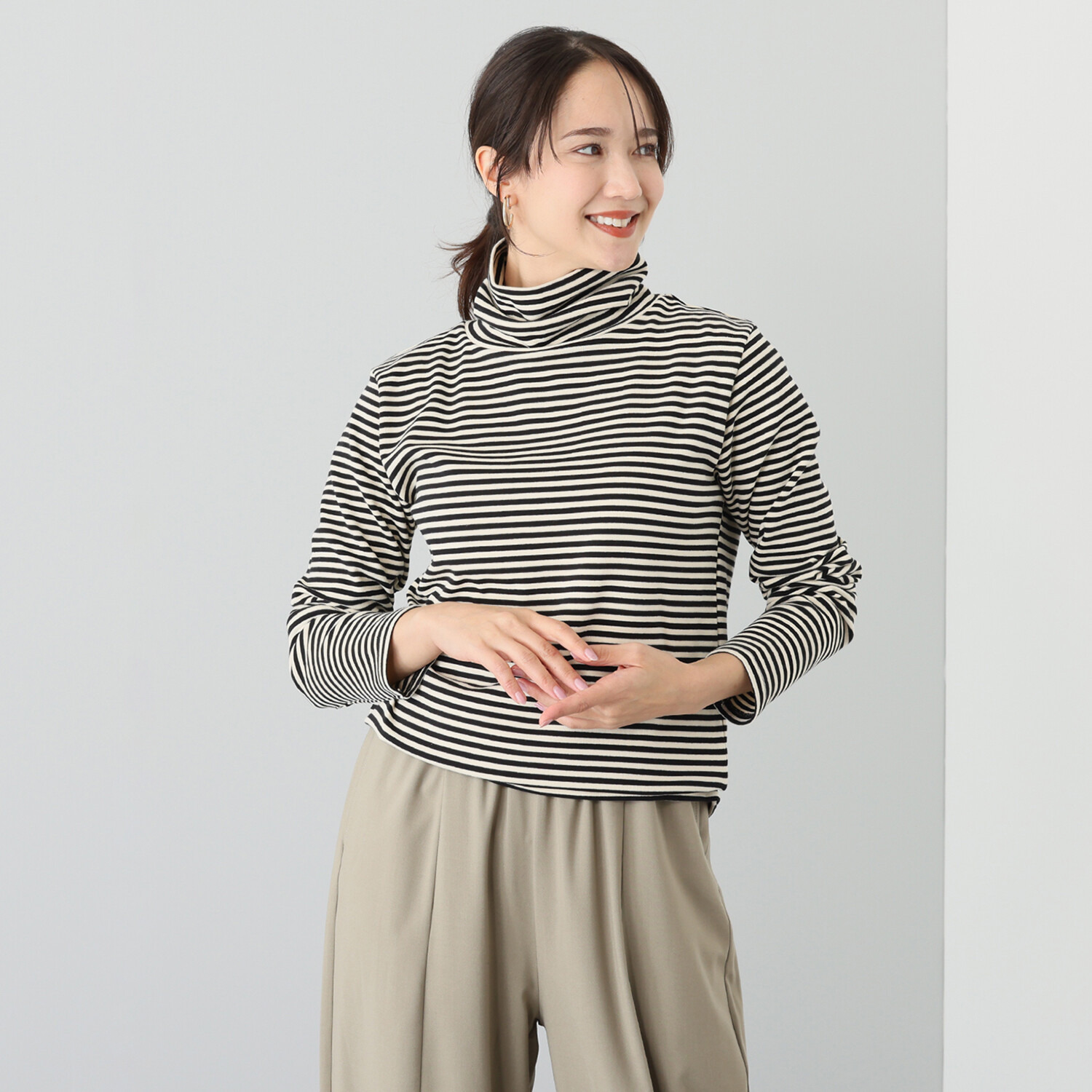 クワンティシ ボーダーカットソー ハイネックプルオーバー