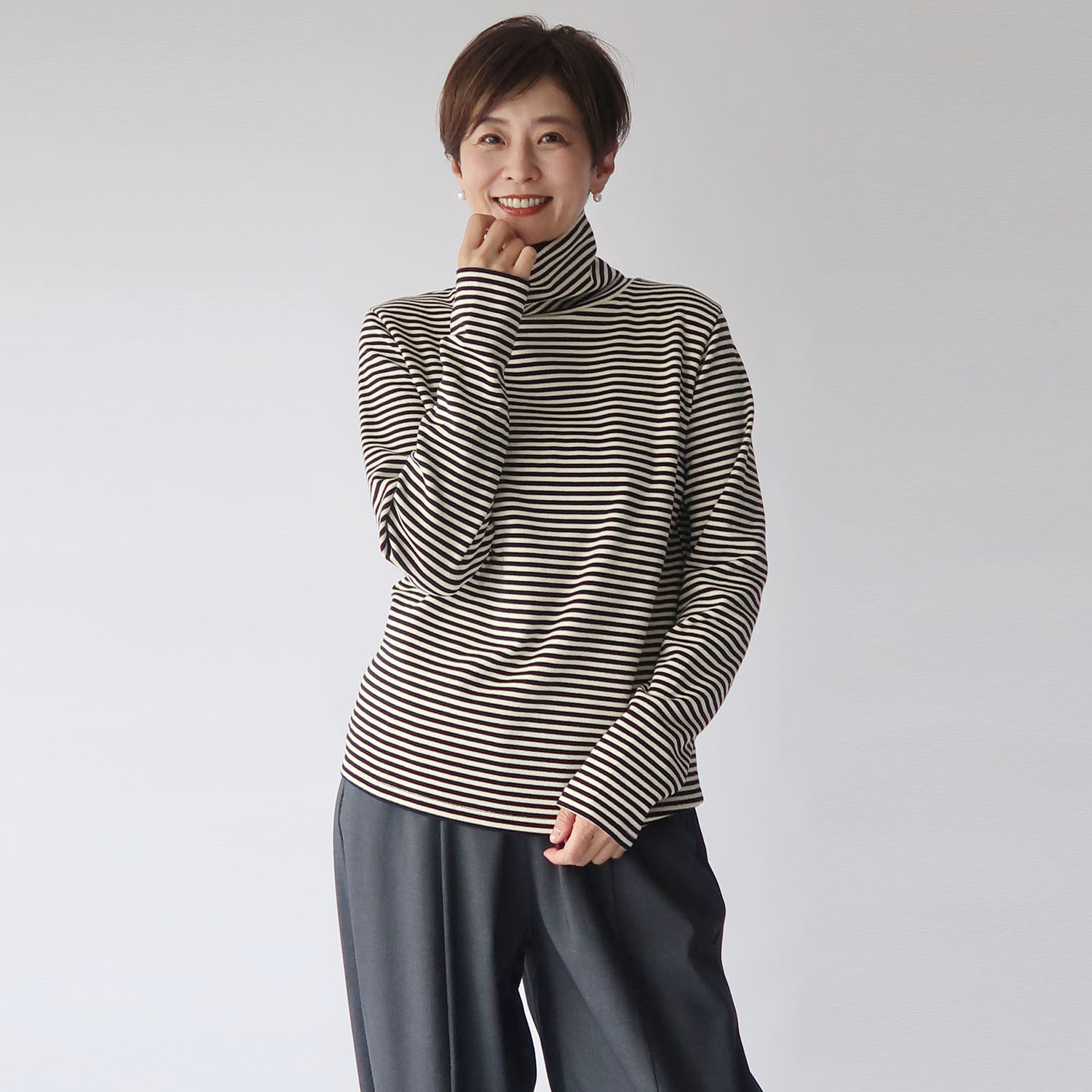 クワンティシ ボーダーカットソー ハイネックプルオーバー