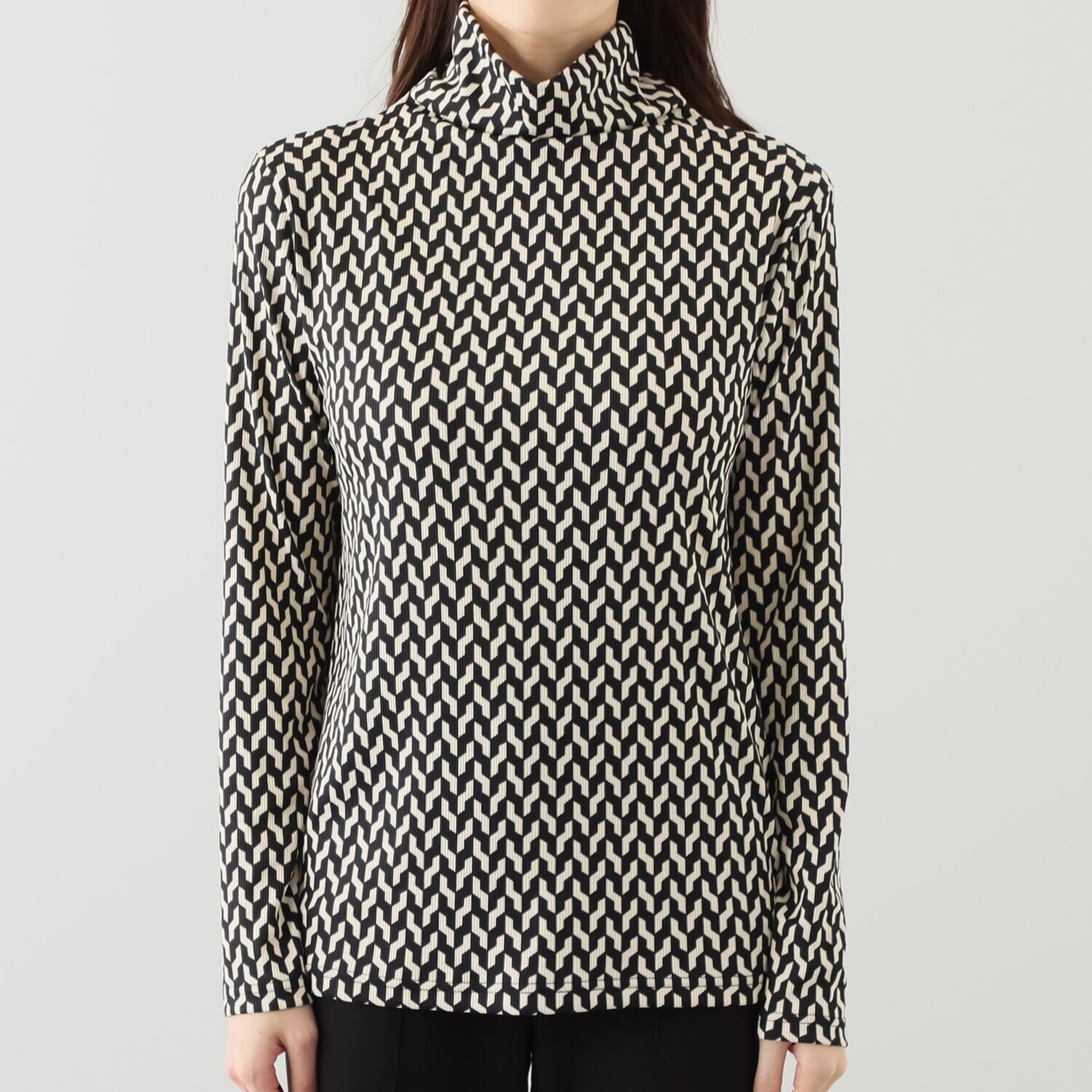 フーア ジオメトリック柄 ハイネック カットソープルオーバー