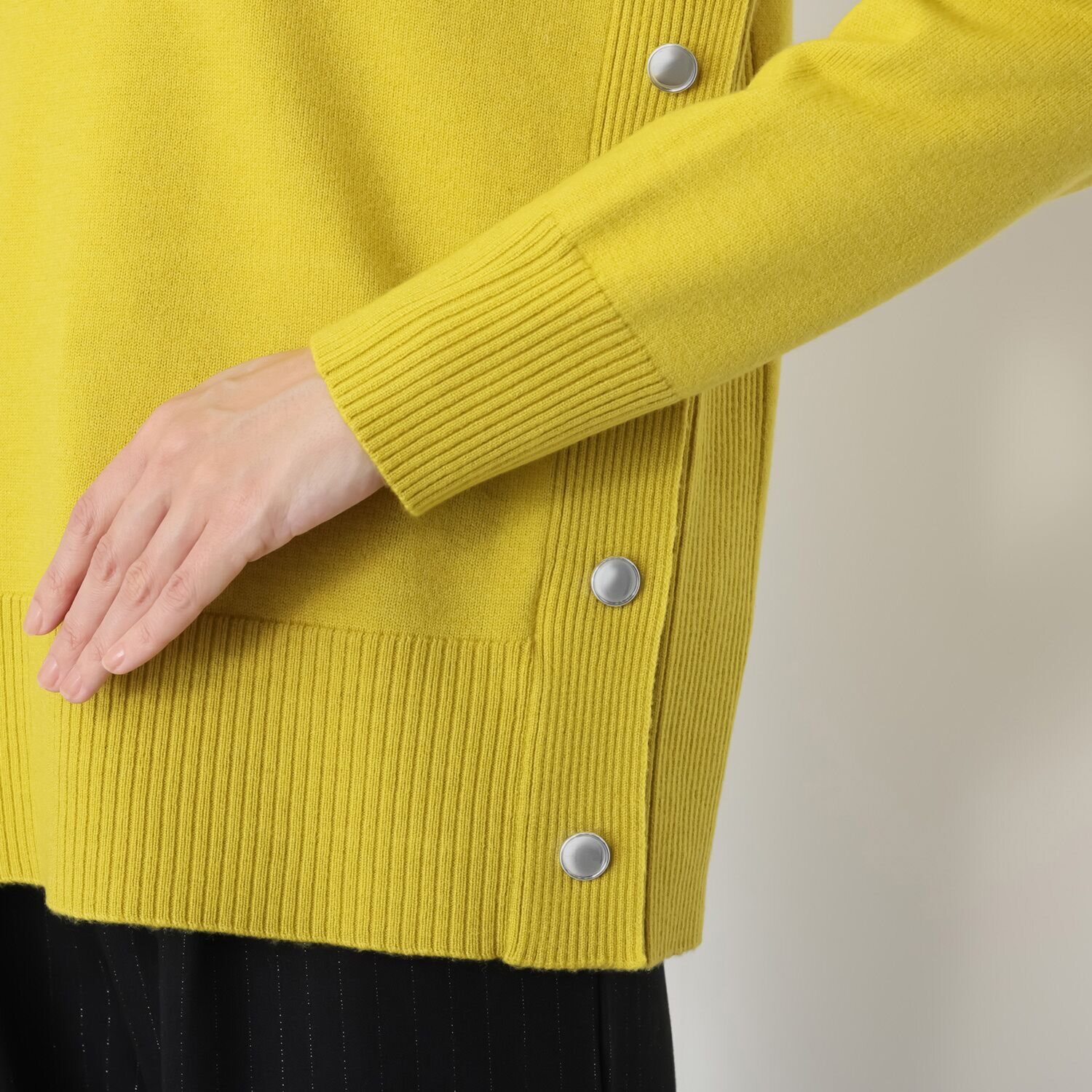 フーア ボタンアクセント ニットプルオーバー