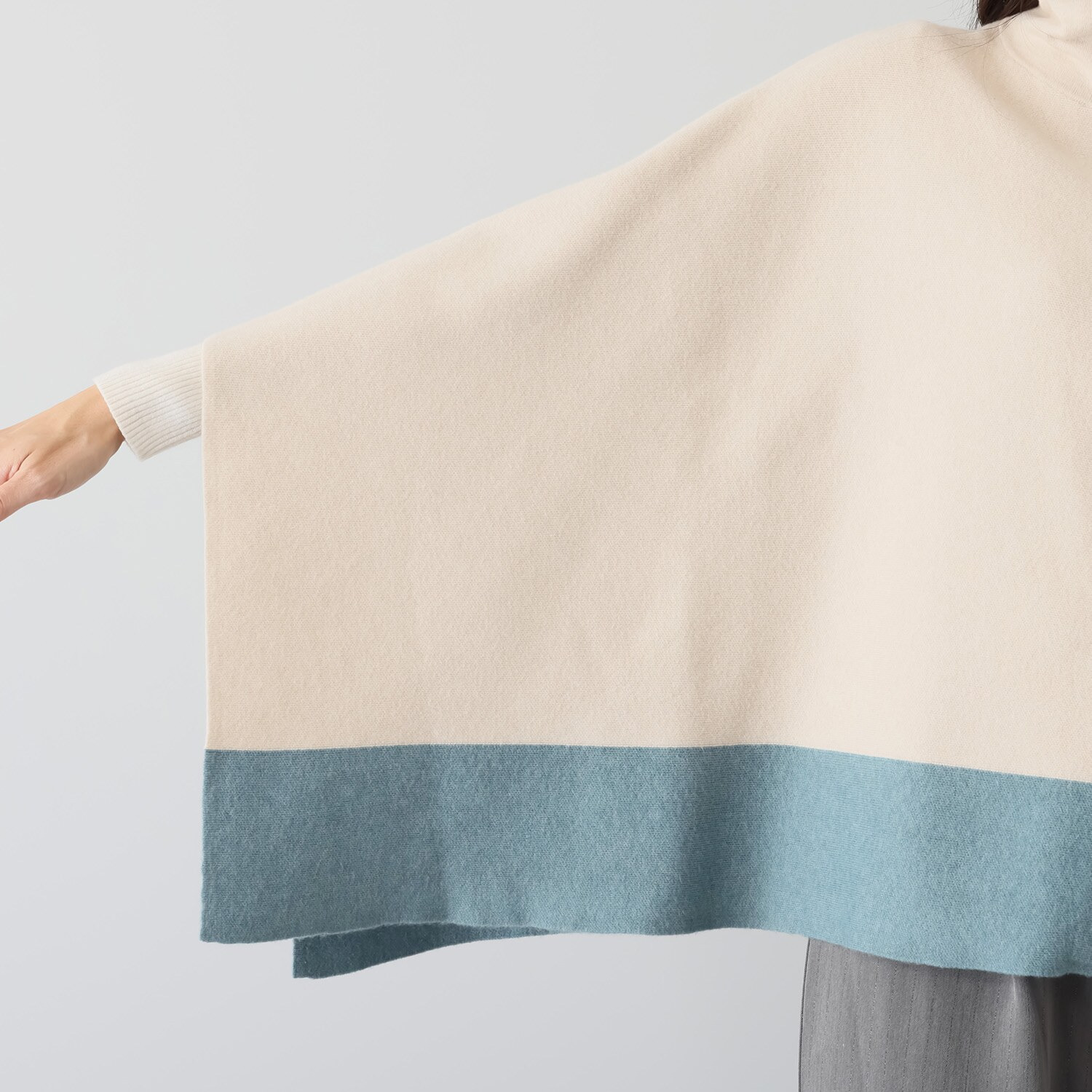 フーア 配色アクセント ジップ付 ニットケープ