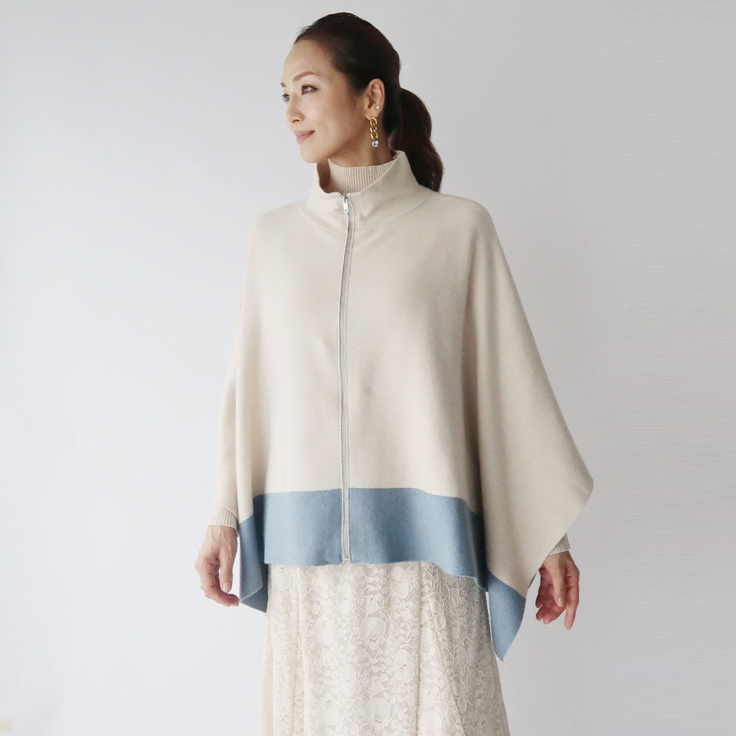 フーア 配色アクセント ジップ付 ニットケープ