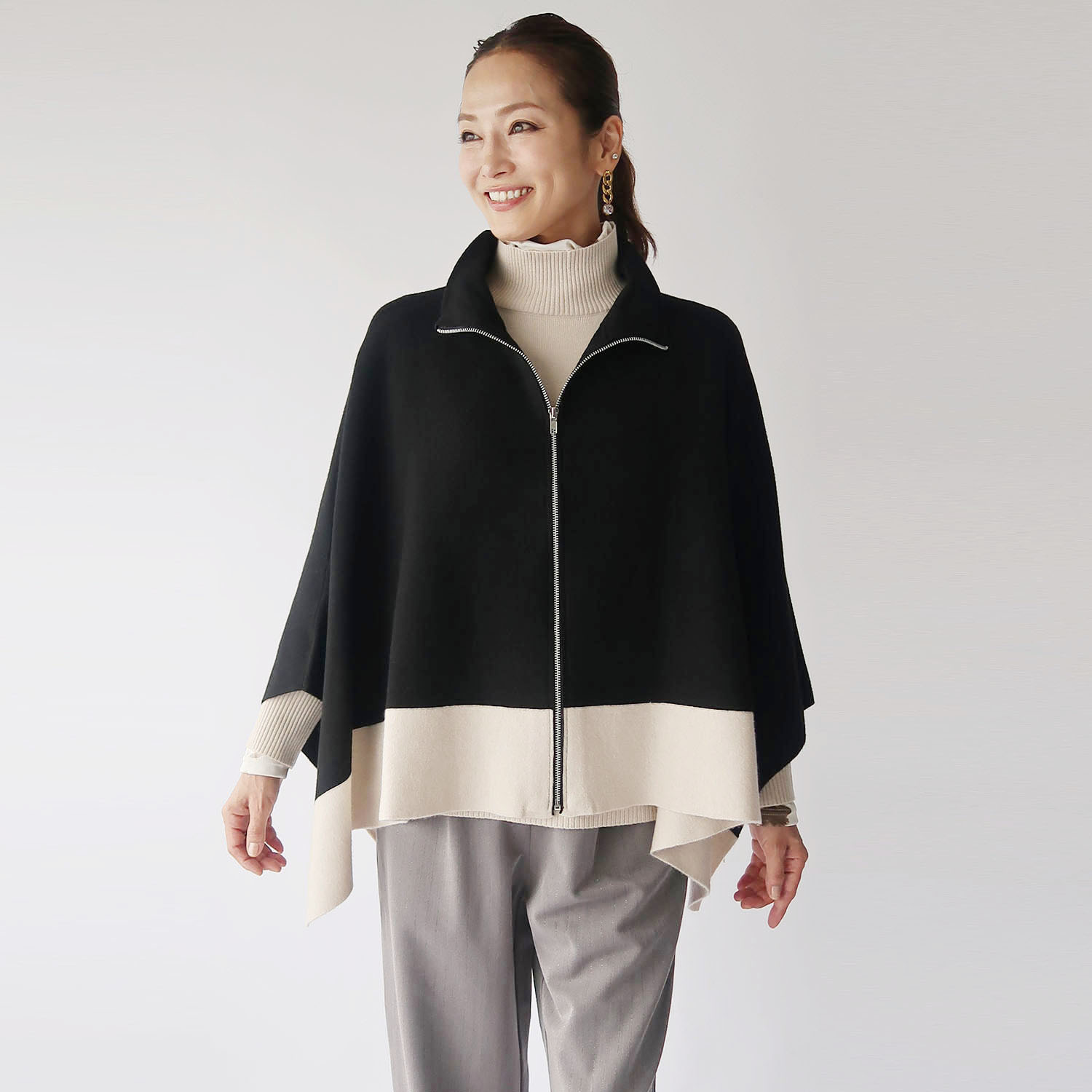フーア 配色アクセント ジップ付 ニットケープ