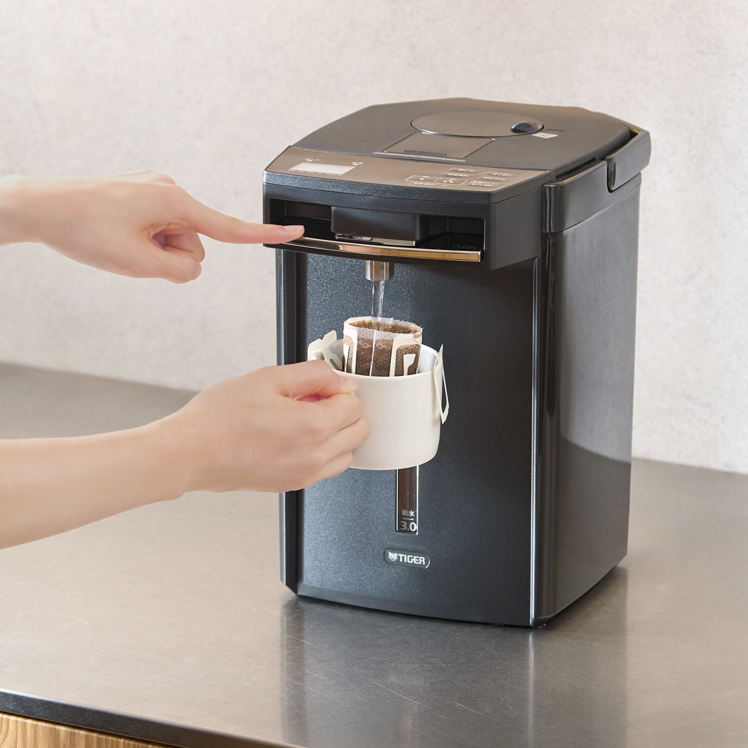 タイガー たっぷり沸かして まほうびんで保温！ 蒸気レス ＶＥ電気まほうびん “とく子さん” ＰＩＭ−Ｈ３００ ＜３．０リットル＞