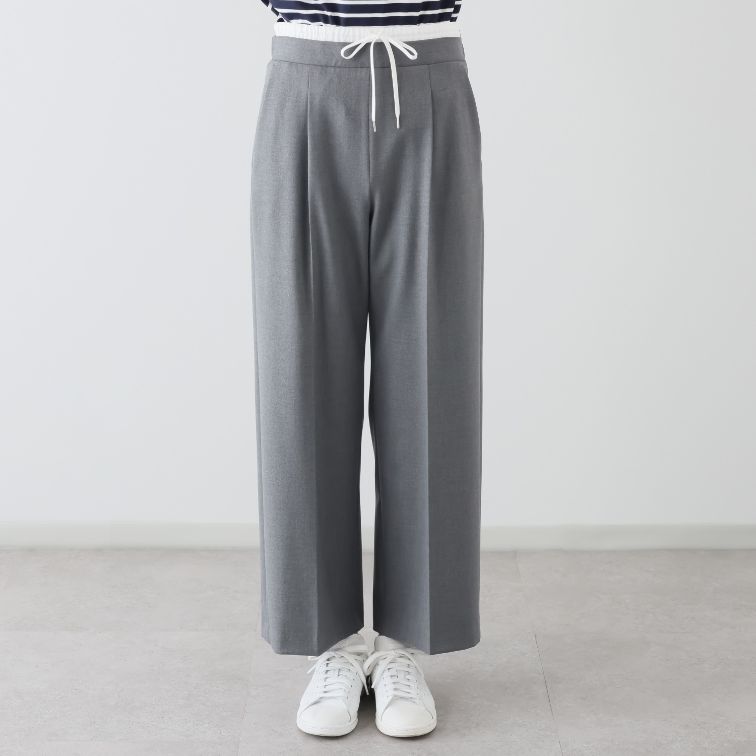 亀　恭子セレクト！ ロペ ２ウェイストレッチ チンツ加工　裏起毛 タックストレートパンツ