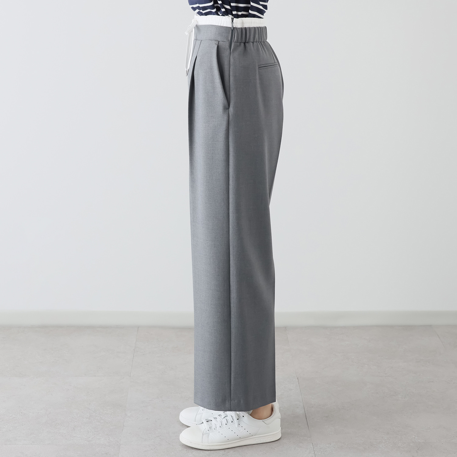 亀　恭子セレクト！ ロペ ２ウェイストレッチ チンツ加工　裏起毛 タックストレートパンツ