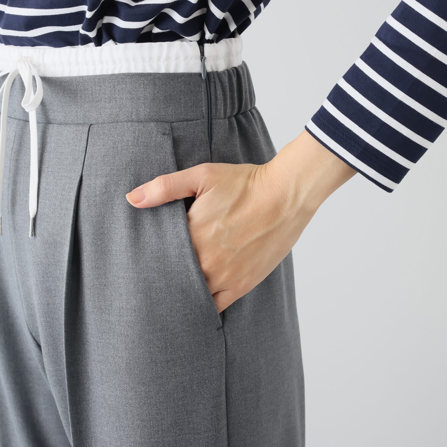 亀　恭子セレクト！ ロペ ２ウェイストレッチ チンツ加工　裏起毛 タックストレートパンツ