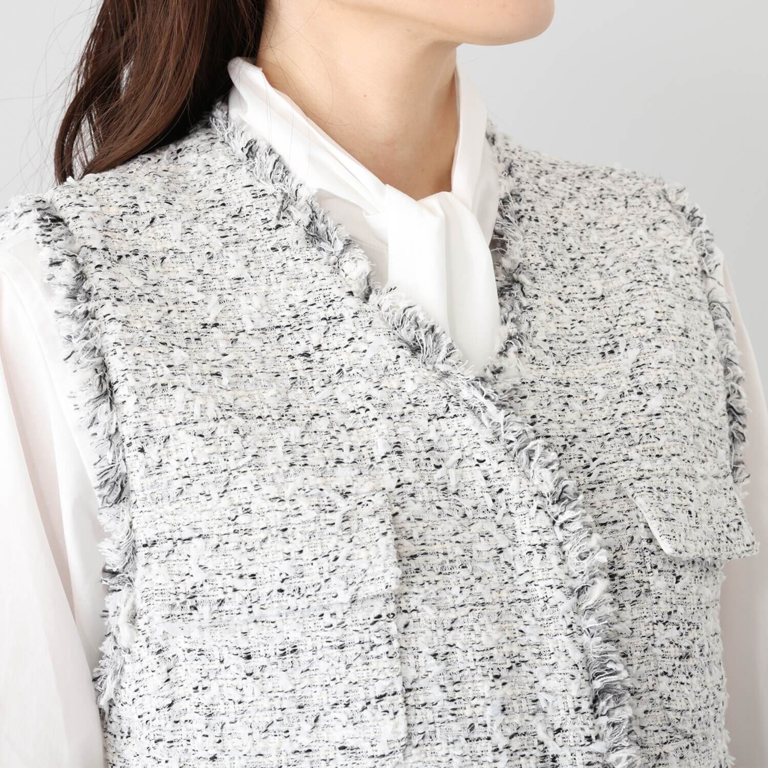 亀　恭子セレクト！ ロペ 尾州産ツイード生地使用 ポケットアクセント Ｖネックジレ