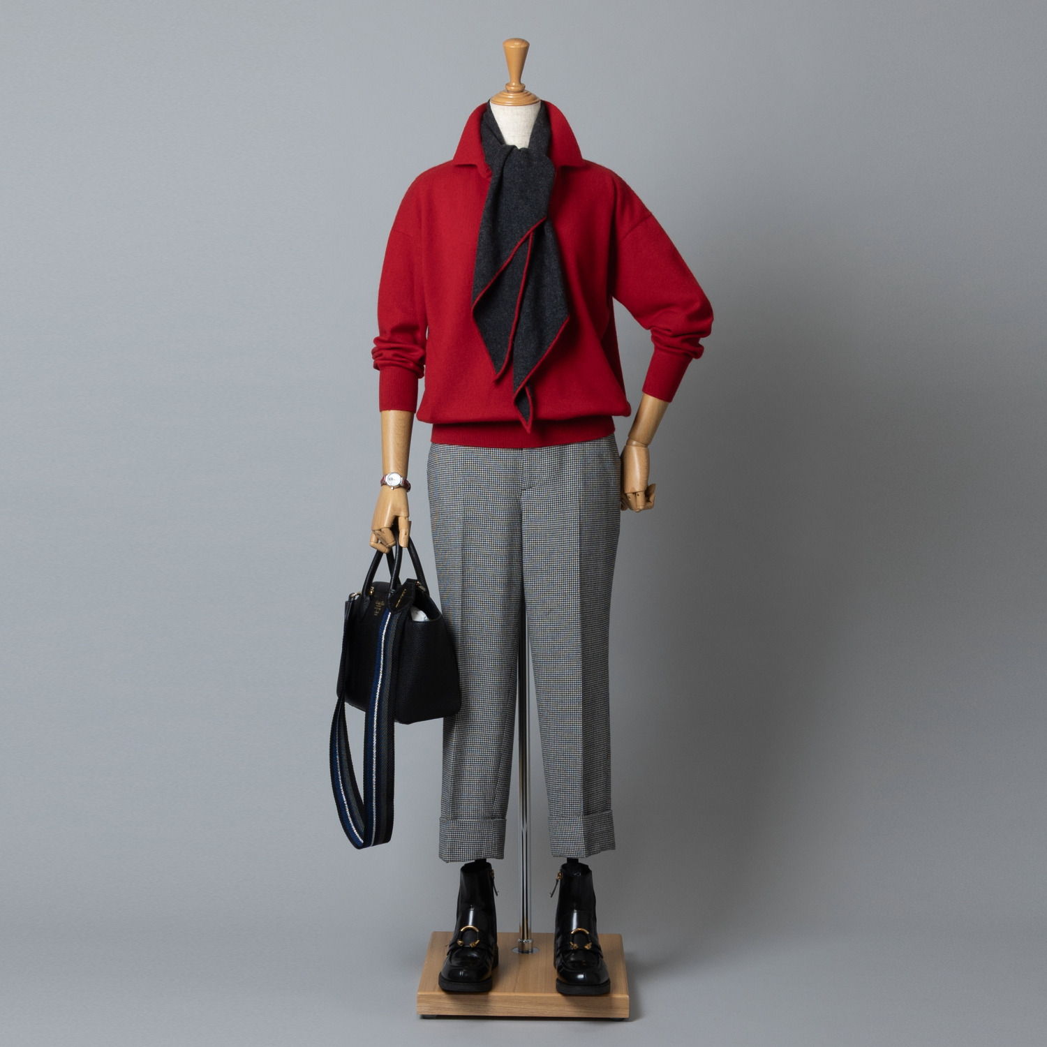 アズイズ　ビーマイセルフ バイ　ネイチャーズ モンゴルカシミヤ セミワイドシルエット ポロカラープルオーバー