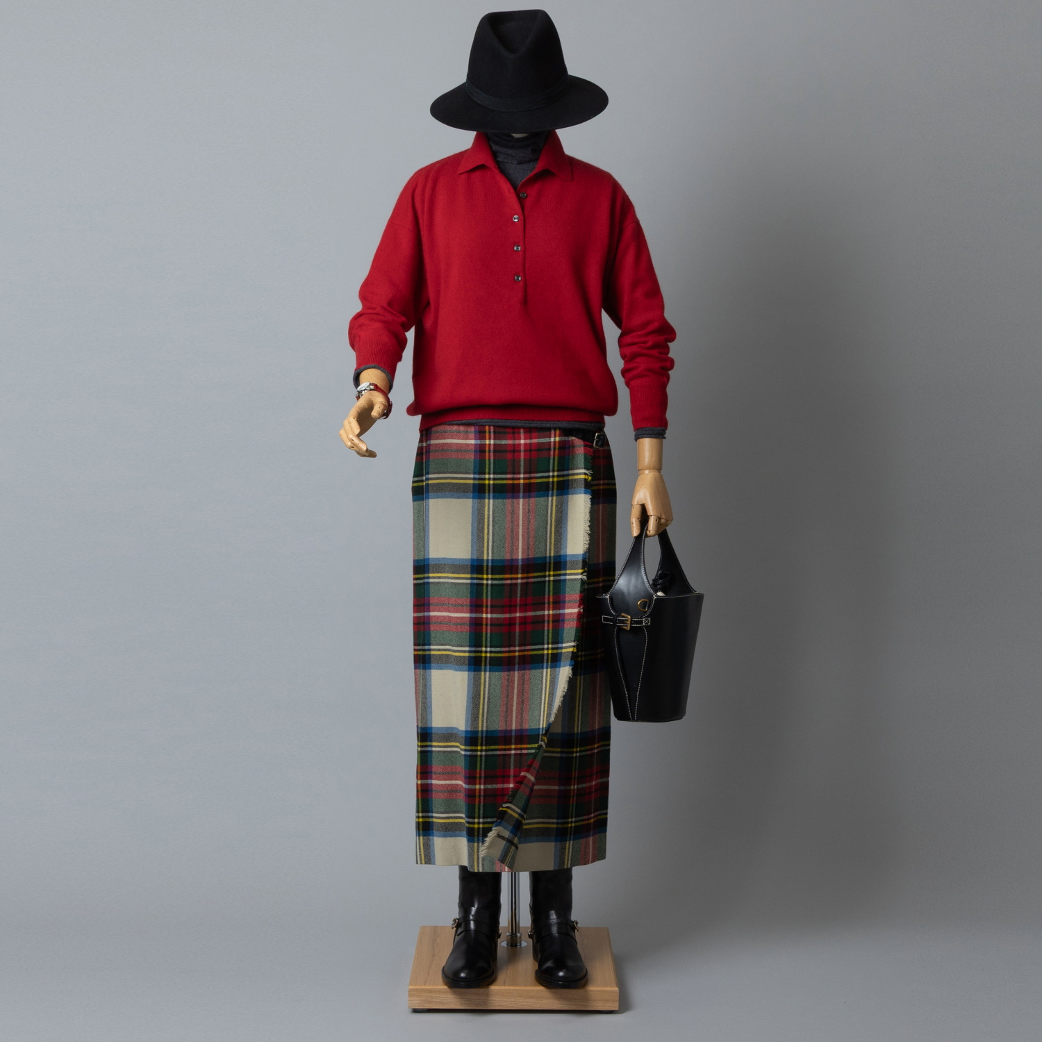 アズイズ　ビーマイセルフ バイ　ネイチャーズ モンゴルカシミヤ セミワイドシルエット ポロカラープルオーバー