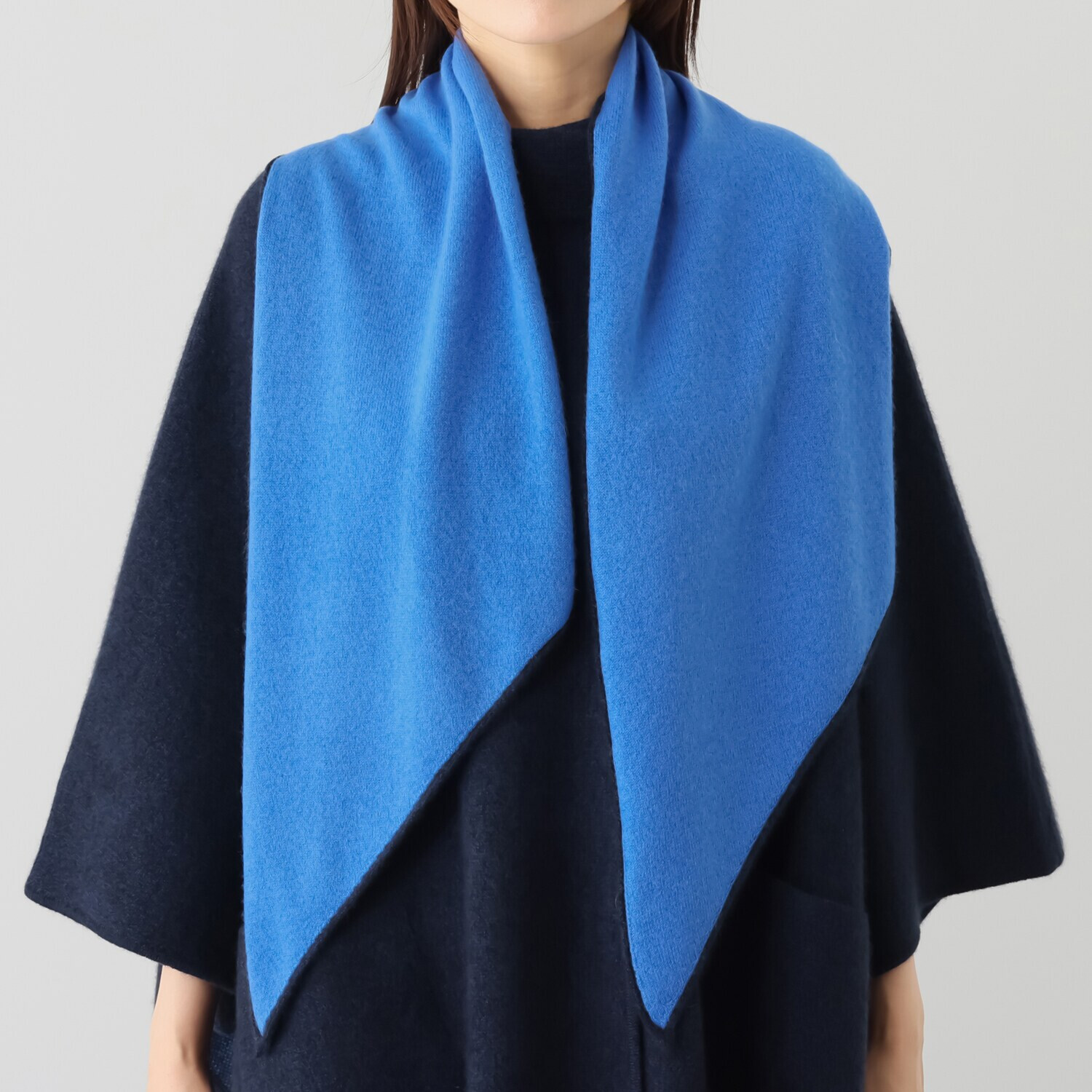 アズイズ　ビーマイセルフ バイ　ネイチャーズ モンゴルカシミヤ 配色使い 剣先型ニットスカーフ