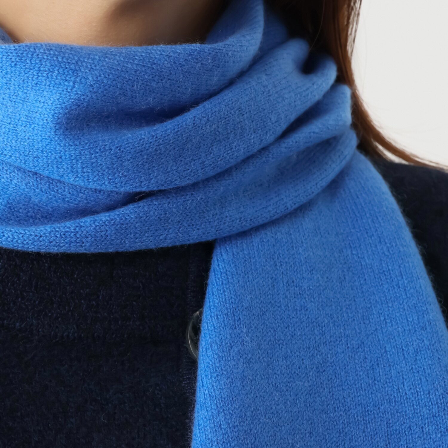 アズイズ　ビーマイセルフ バイ　ネイチャーズ モンゴルカシミヤ 配色使い 剣先型ニットスカーフ