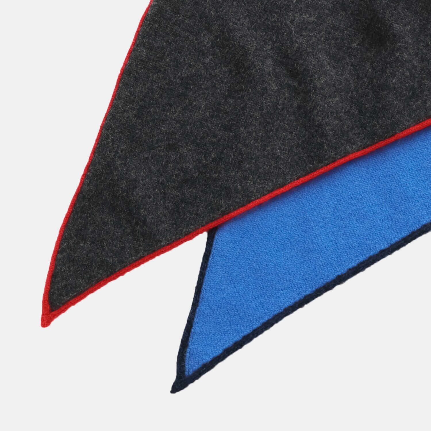 アズイズ　ビーマイセルフ バイ　ネイチャーズ モンゴルカシミヤ 配色使い 剣先型ニットスカーフ