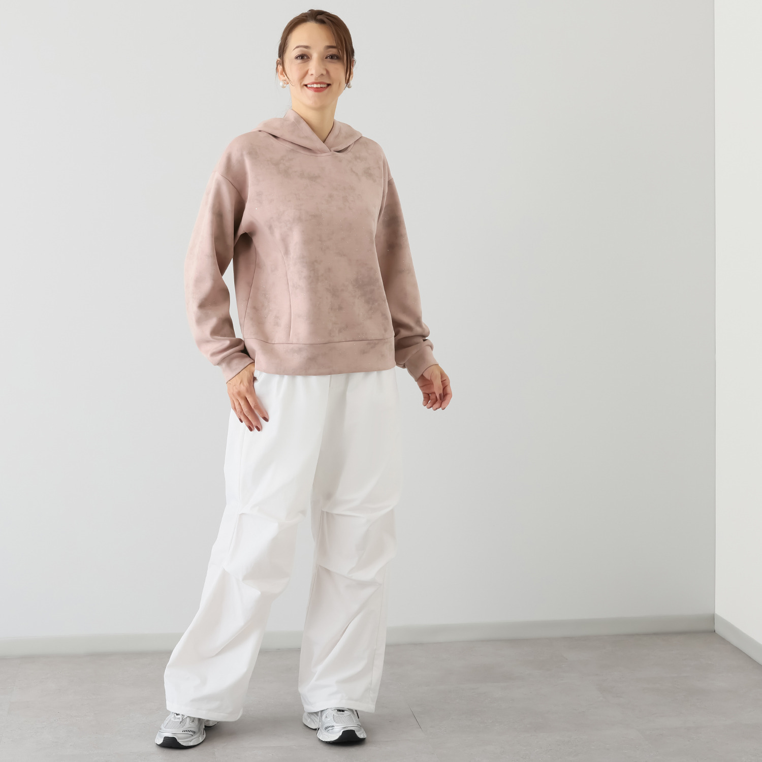 ヘブンアンドアース グリッターラメプリント アシンメトリージップ フーディープルオーバー